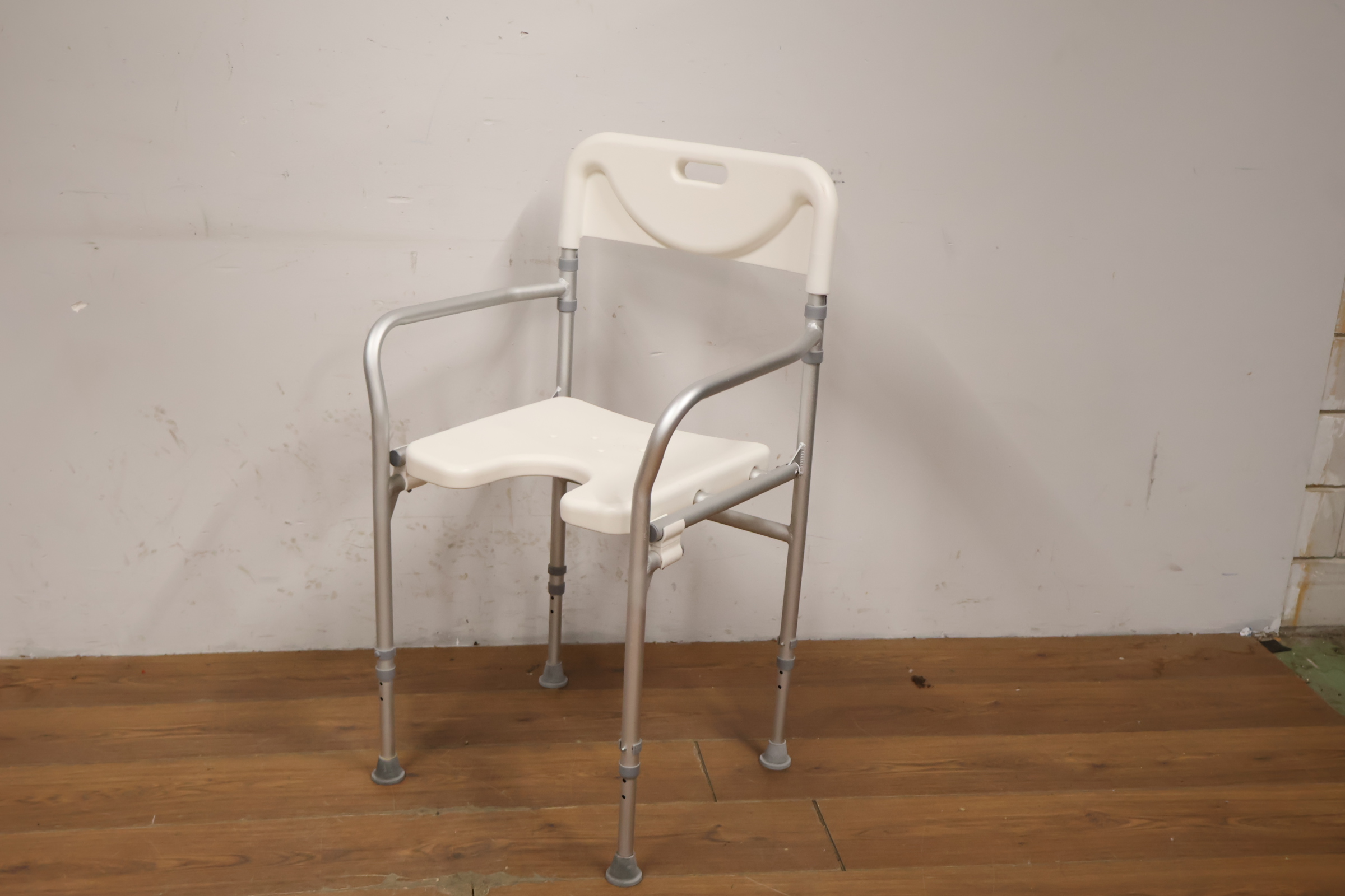 Toiletstoel met armleuning'' – foto 9 – kavel bij GSD Auctions, Zoeterwoude