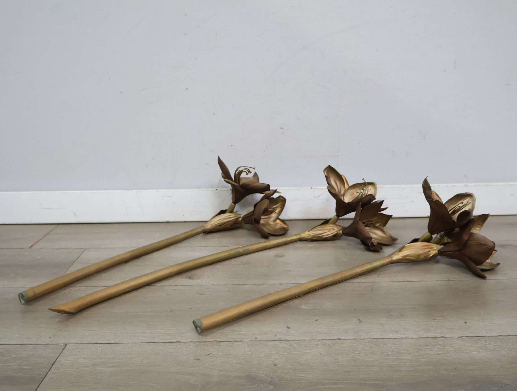 Set van drie gouden kunstbloemen'' – foto 4 – kavel bij GSD Auctions, Zoeterwoude