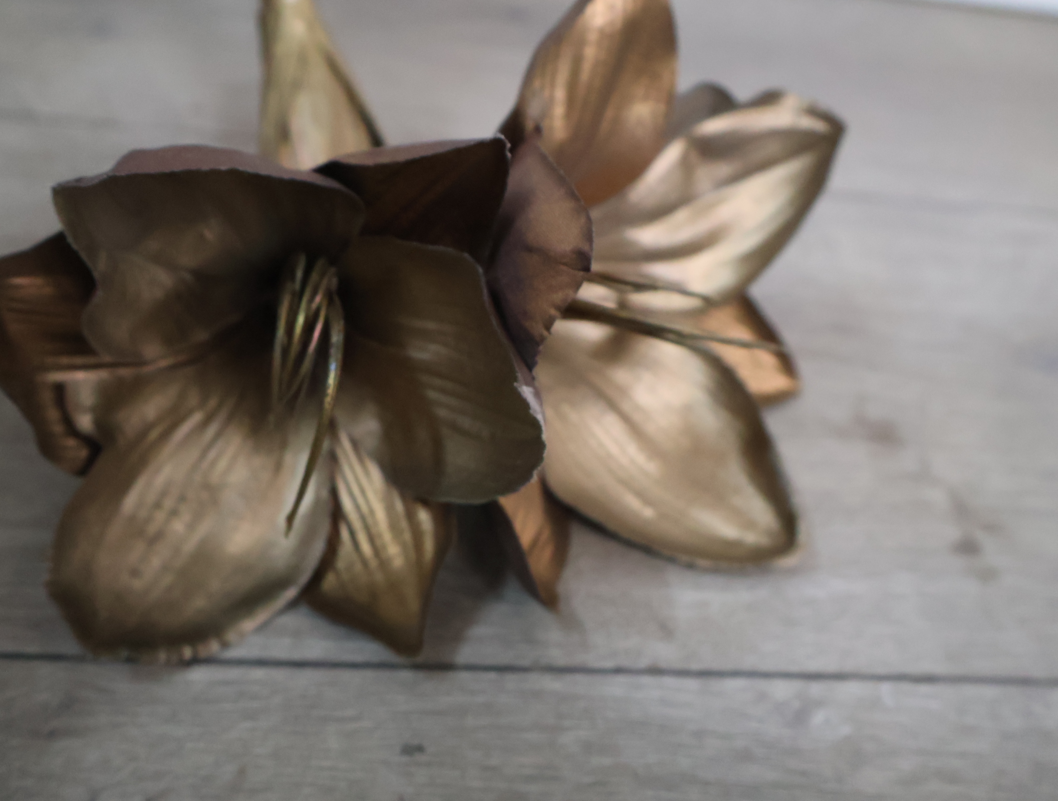 Set van drie gouden kunstbloemen'' – foto 8 – kavel bij GSD Auctions, Zoeterwoude