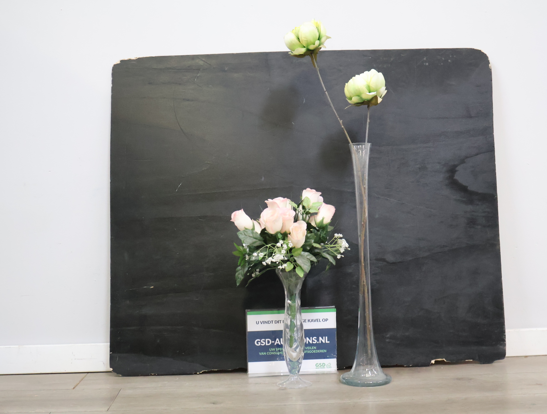 Set glazen vazen met kunstbloemen'' – foto 2 – kavel bij GSD Auctions, Zoeterwoude
