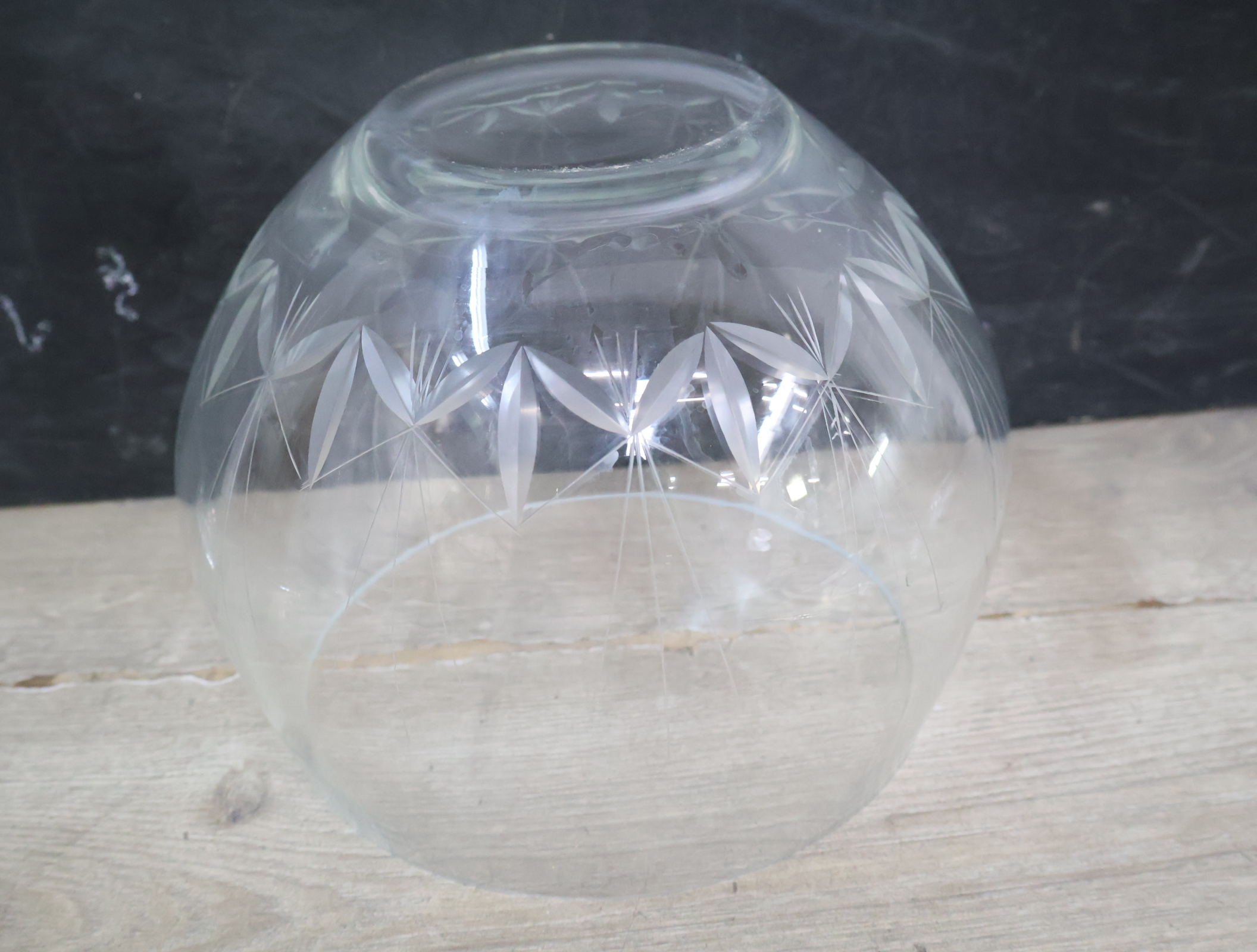Set van 2 glazen koppen met gegraveerd patroon'' – foto 7 – kavel bij GSD Auctions, Zoeterwoude