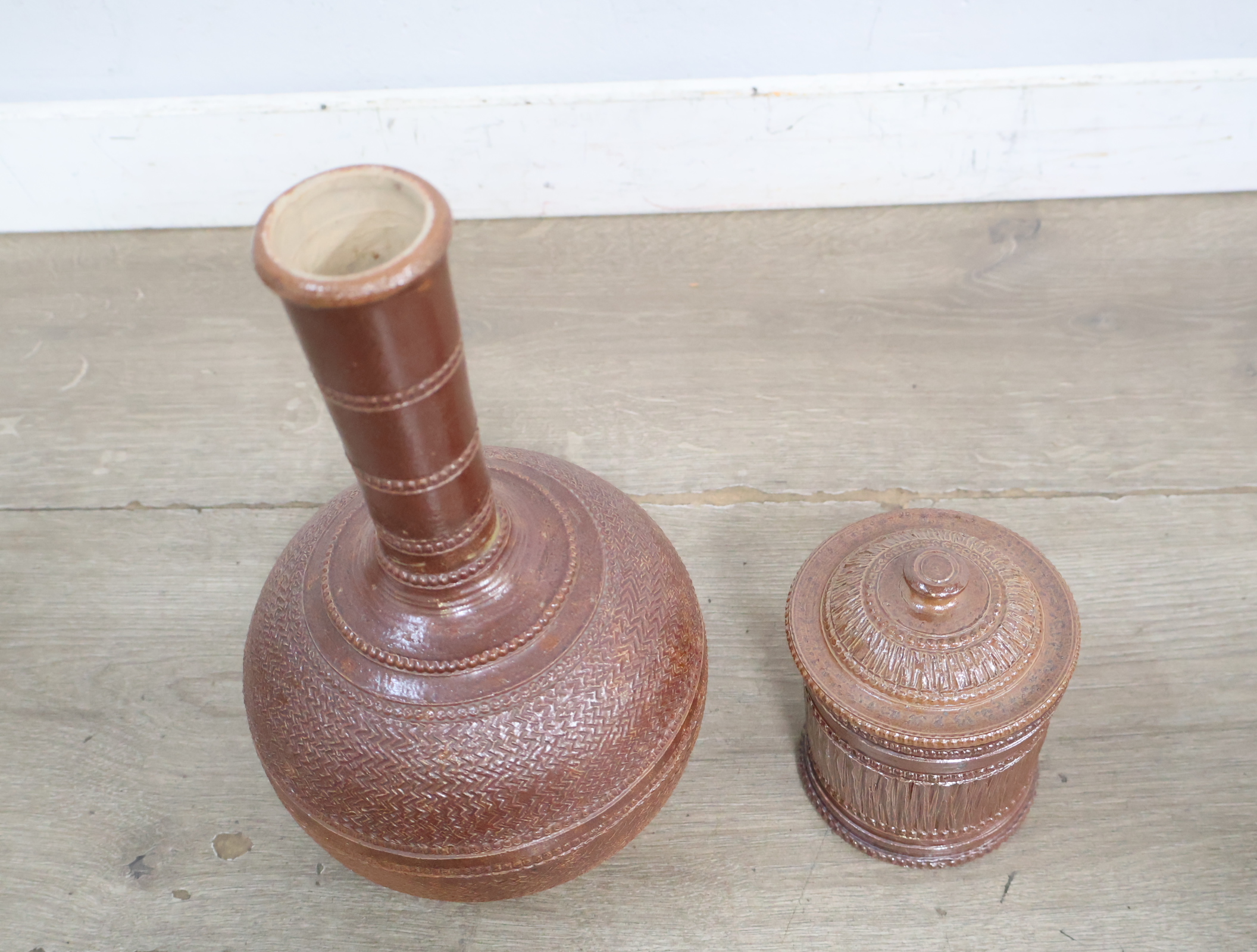 Aardewerk vaas en potje met deksel'' – foto 6 – kavel bij GSD Auctions, Zoeterwoude