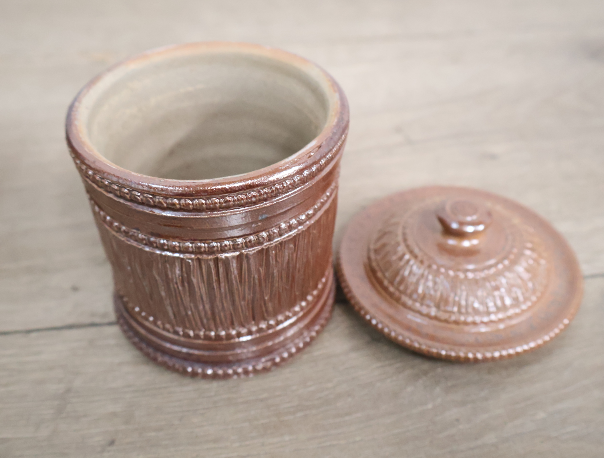 Aardewerk vaas en potje met deksel'' – foto 10 – kavel bij GSD Auctions, Zoeterwoude