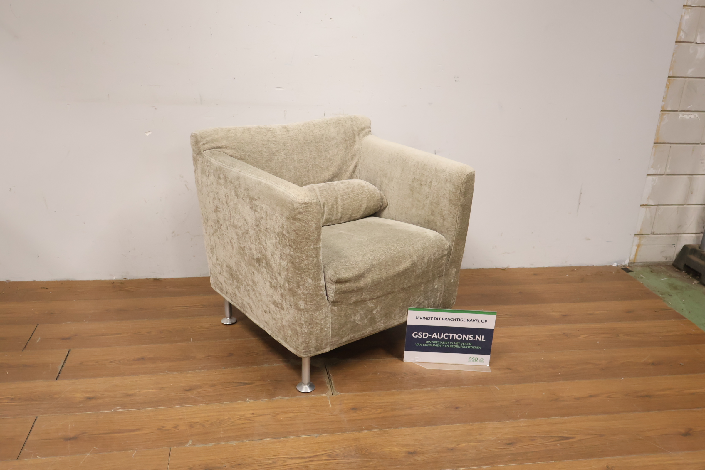 Cristian - Beige stoffen fauteuil'' – foto 2 – kavel bij GSD Auctions, Zoeterwoude