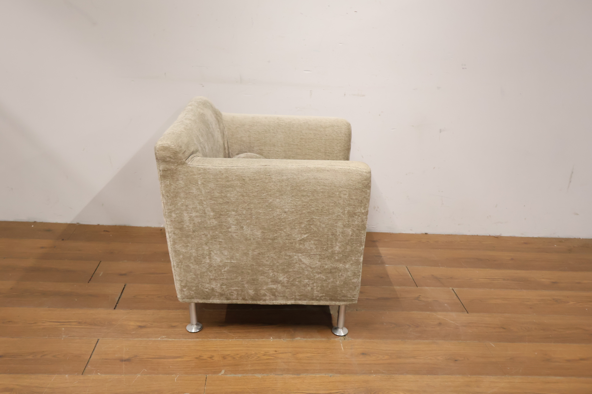 Cristian - Beige stoffen fauteuil'' – foto 3 – kavel bij GSD Auctions, Zoeterwoude