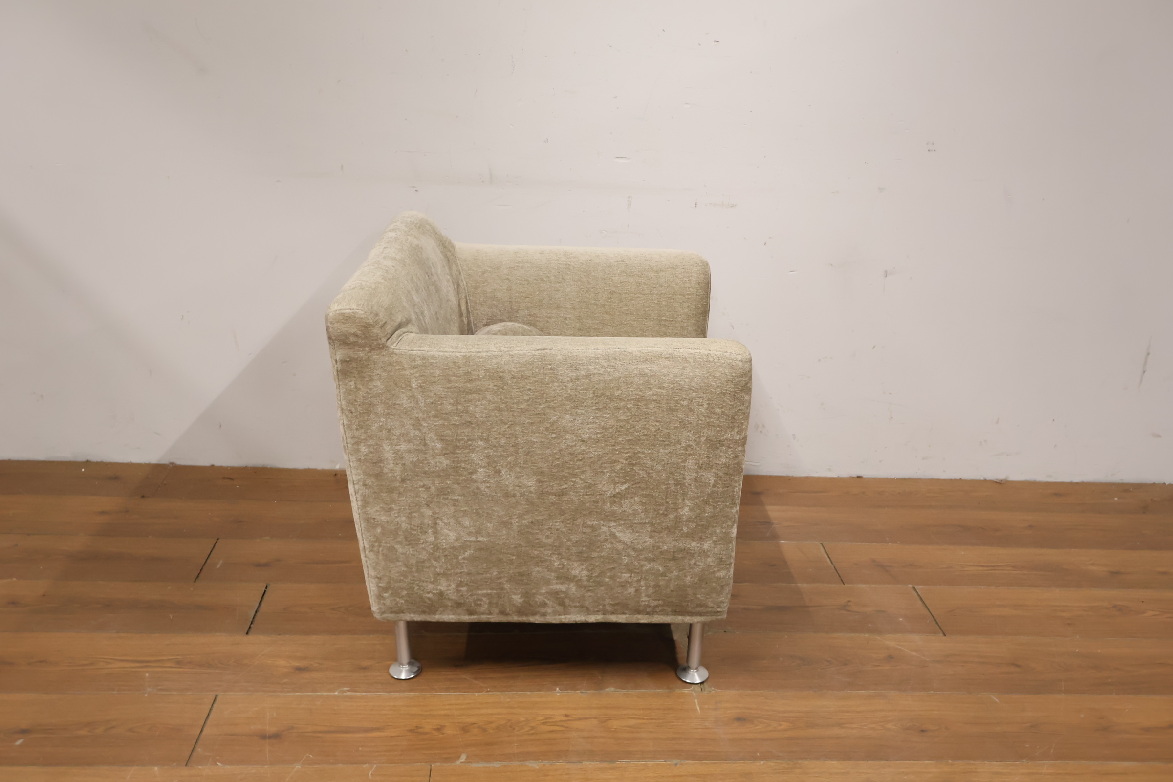 Cristian - Beige stoffen fauteuil'' – foto 4 – kavel bij GSD Auctions, Zoeterwoude