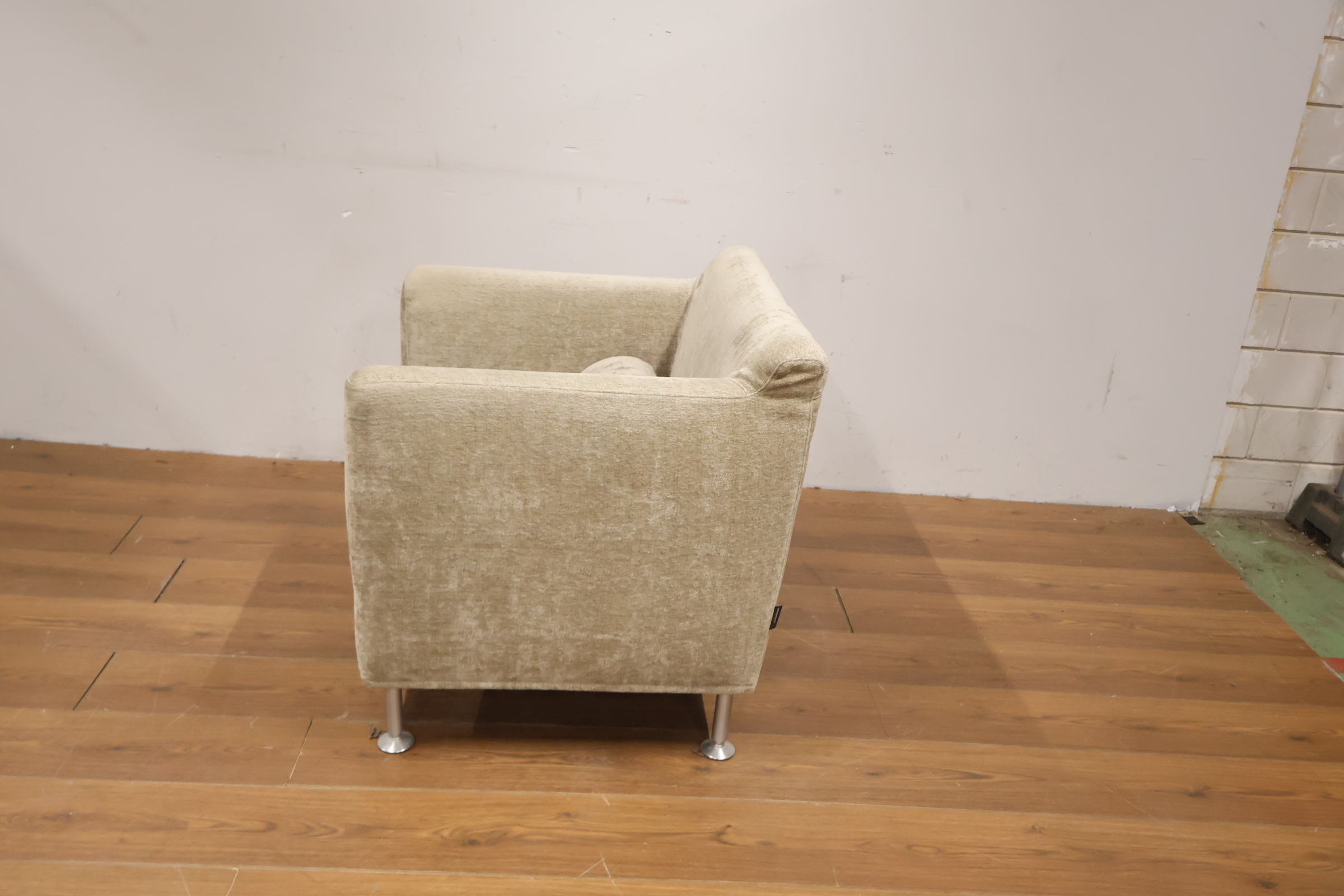 Cristian - Beige stoffen fauteuil'' – foto 9 – kavel bij GSD Auctions, Zoeterwoude
