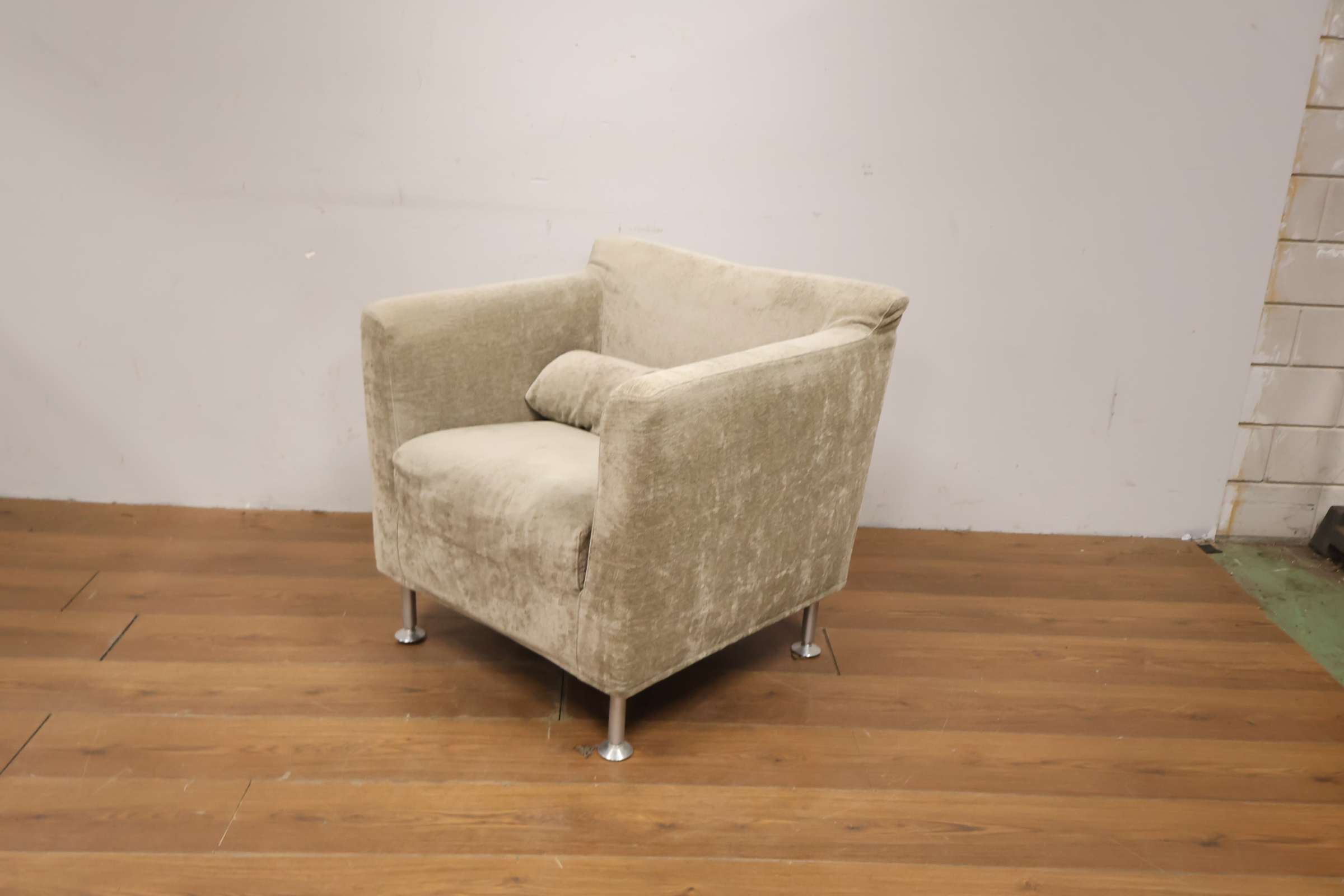 Cristian - Beige stoffen fauteuil'' – foto 10 – kavel bij GSD Auctions, Zoeterwoude