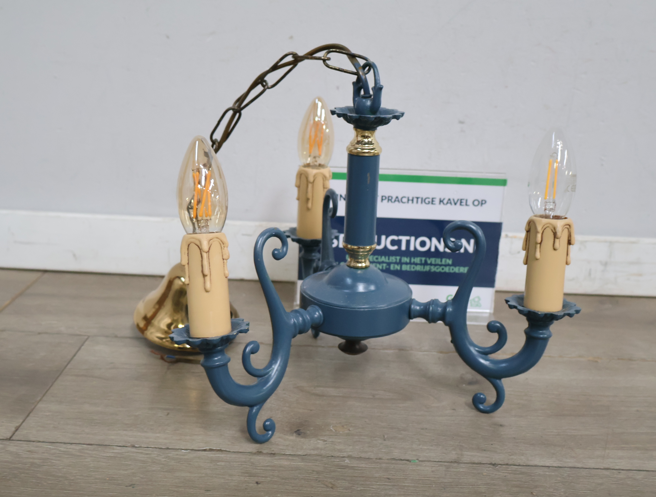Blauwe kroonluchter met 3 lampen'' – kavel bij GSD Auctions, Zoeterwoude