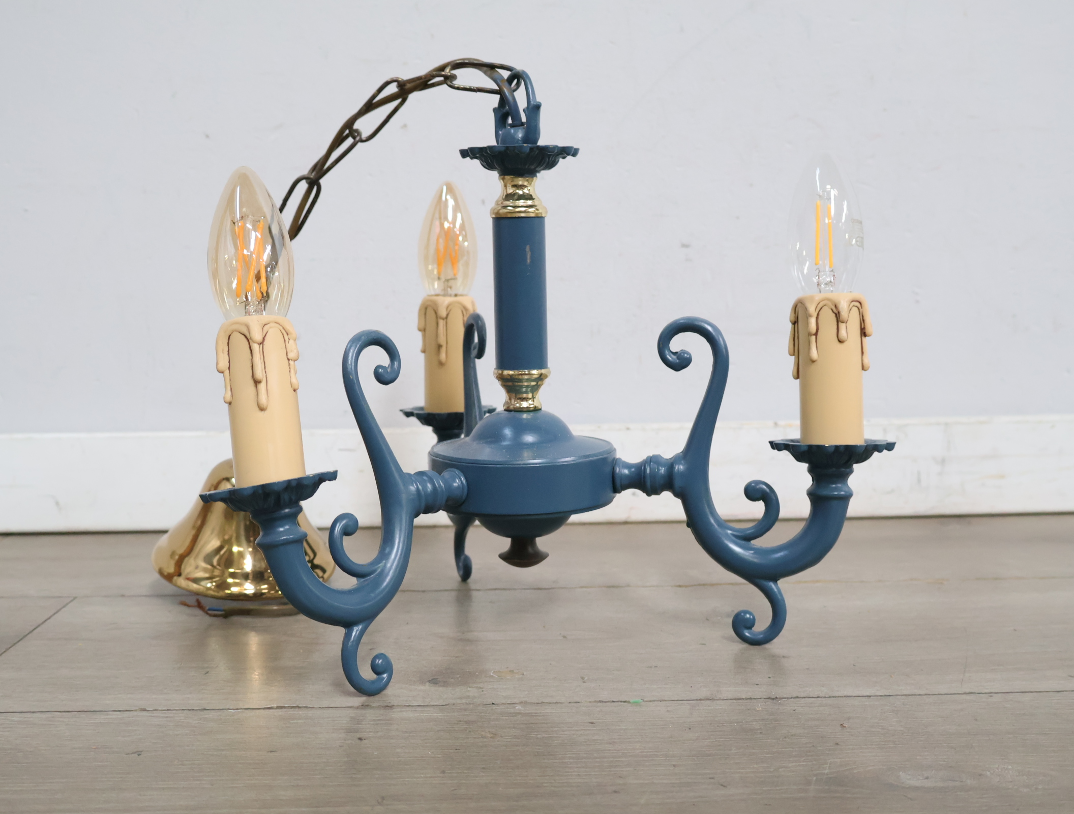 Blauwe kroonluchter met 3 lampen'' – foto 4 – kavel bij GSD Auctions, Zoeterwoude