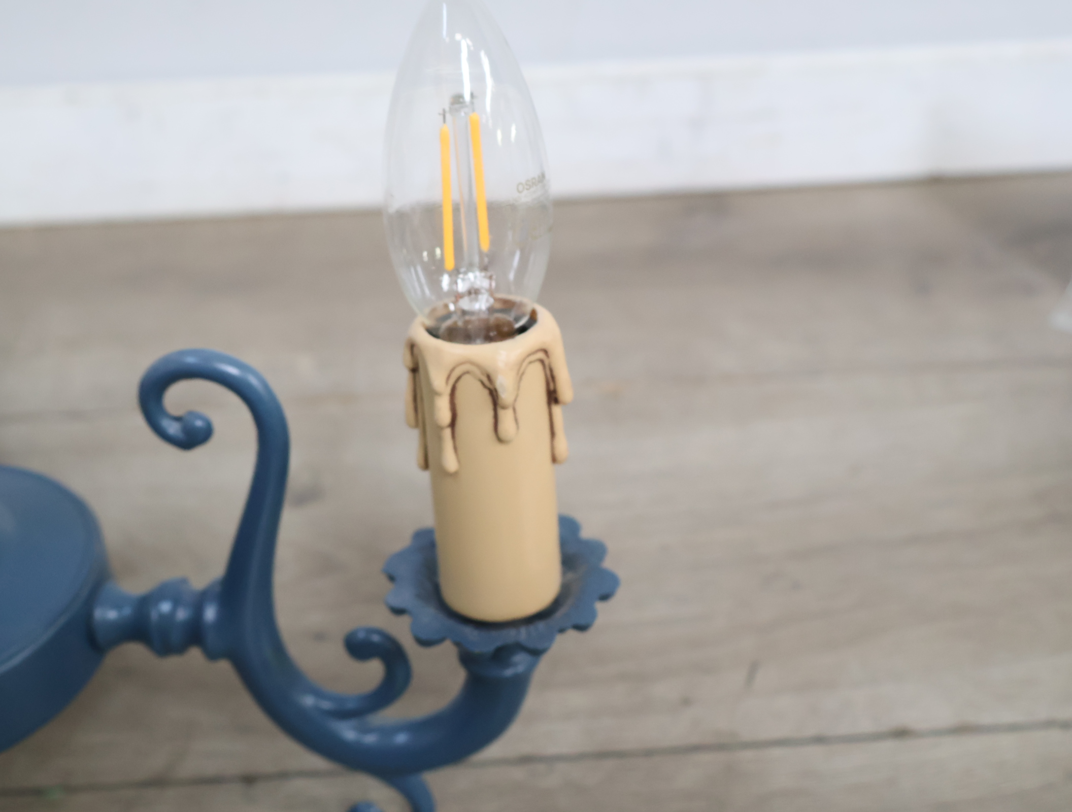 Blauwe kroonluchter met 3 lampen'' – foto 9 – kavel bij GSD Auctions, Zoeterwoude