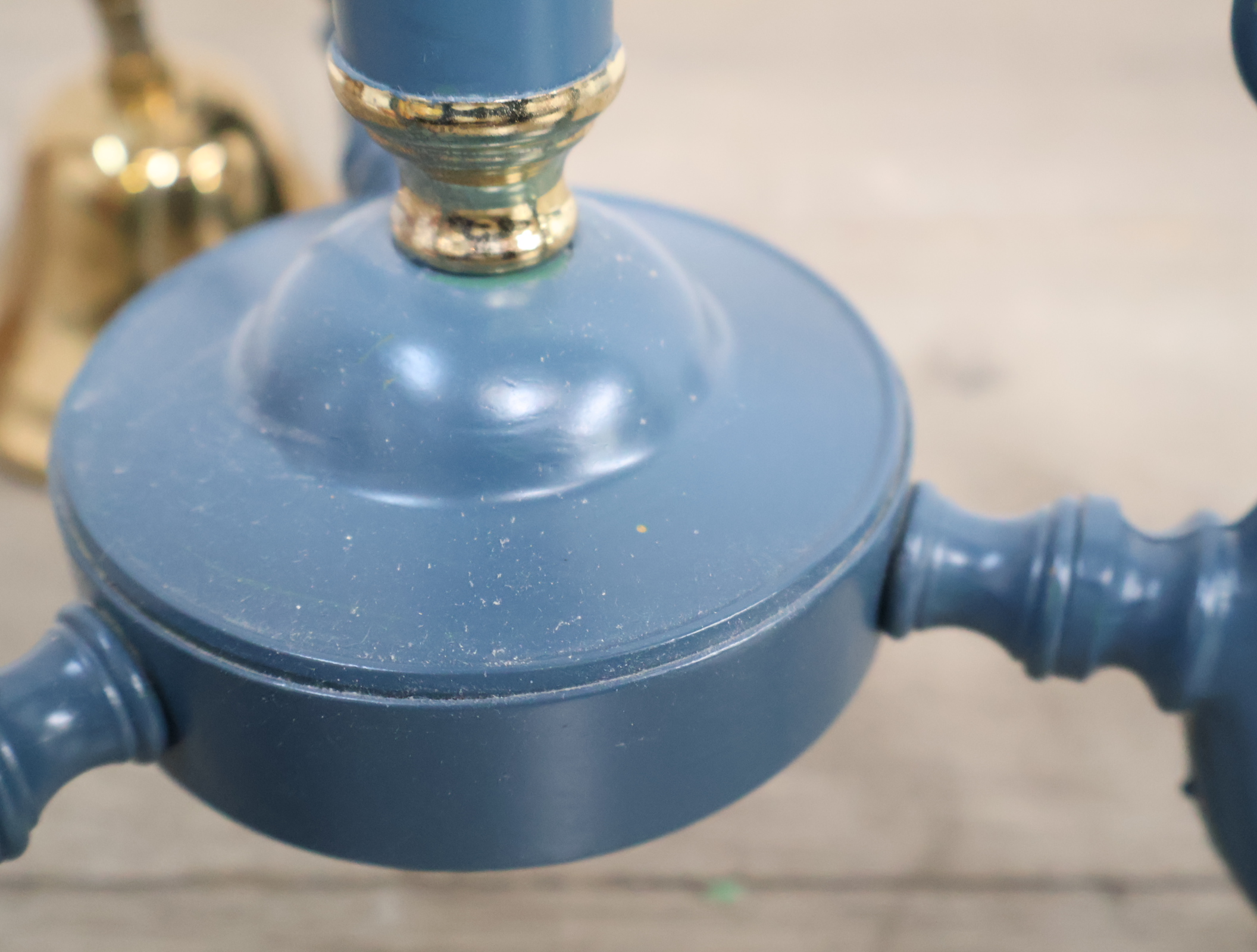 Blauwe kroonluchter met 3 lampen'' – foto 10 – kavel bij GSD Auctions, Zoeterwoude