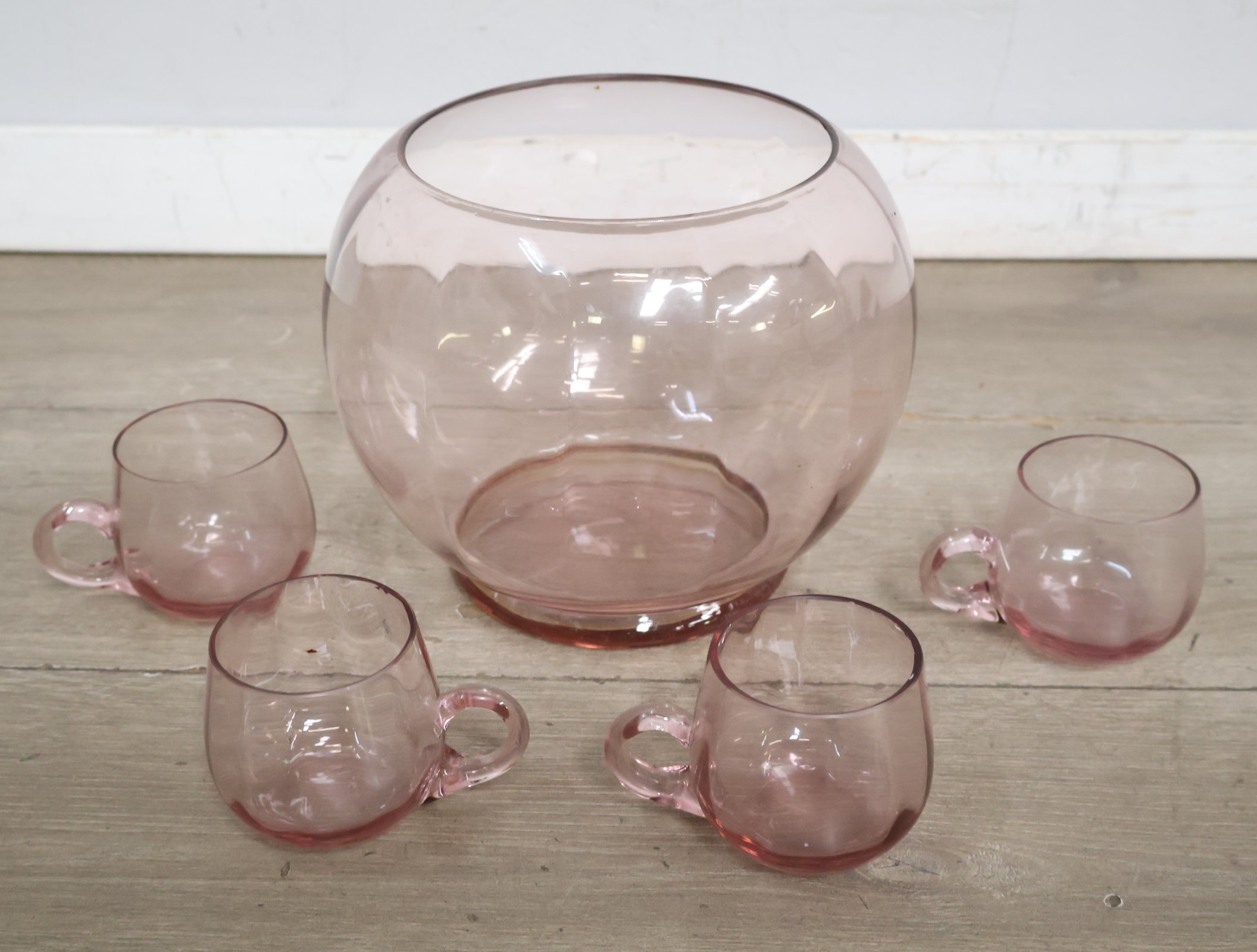 Glazen punchbowl met vier bijpassende bekers'' – foto 3 – kavel bij GSD Auctions, Zoeterwoude