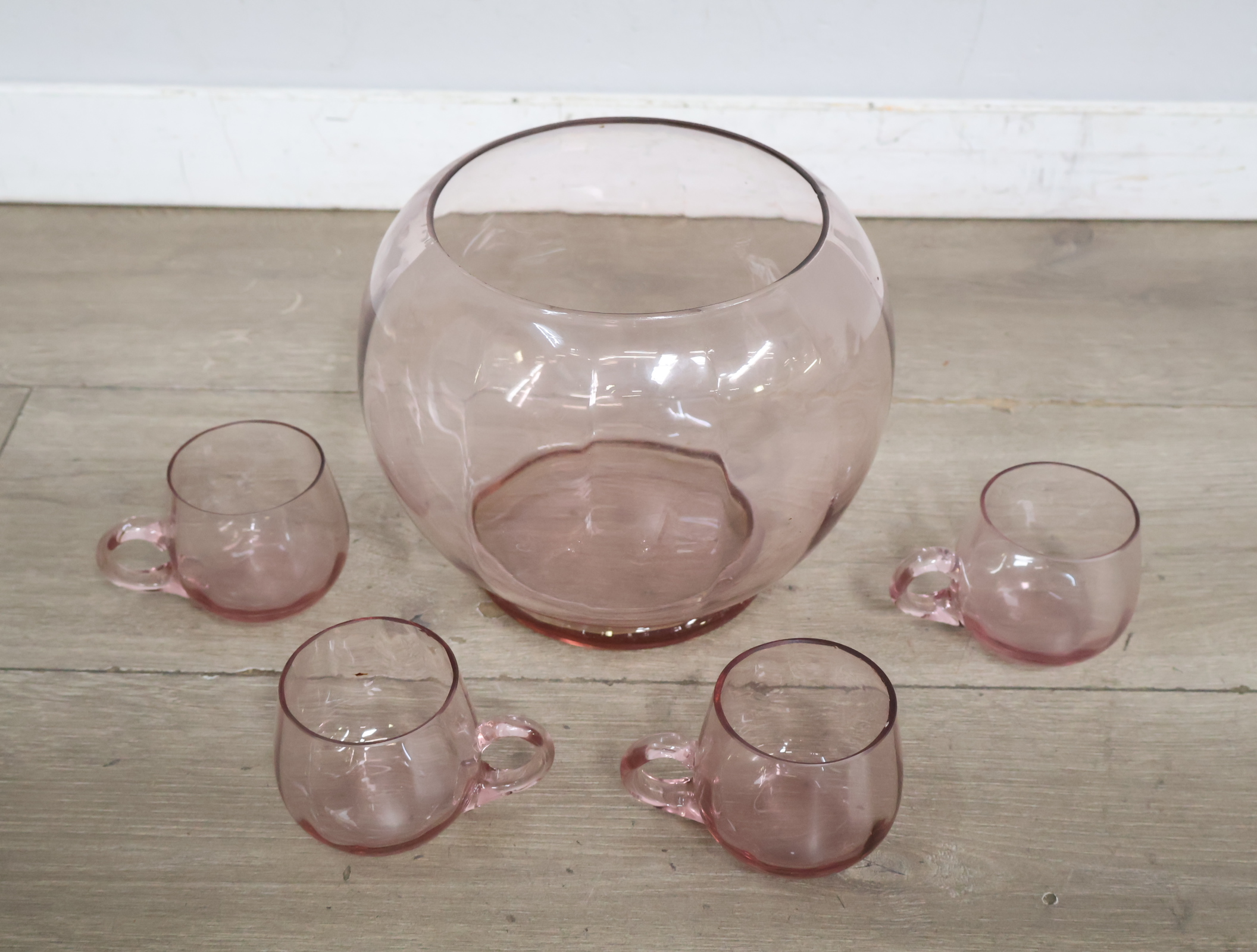 Glazen punchbowl met vier bijpassende bekers'' – foto 4 – kavel bij GSD Auctions, Zoeterwoude
