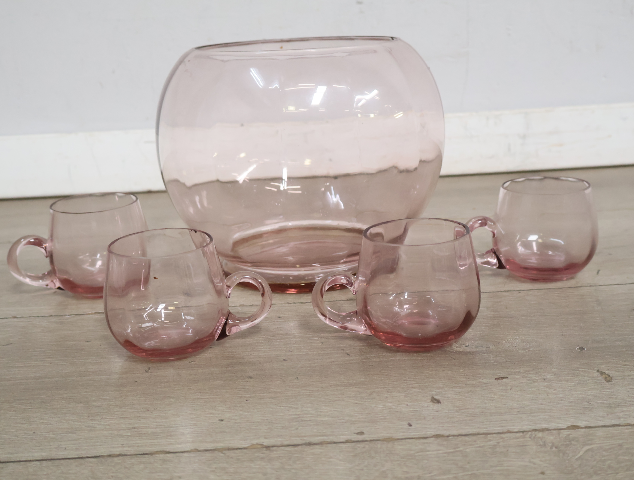 Glazen punchbowl met vier bijpassende bekers'' – foto 5 – kavel bij GSD Auctions, Zoeterwoude