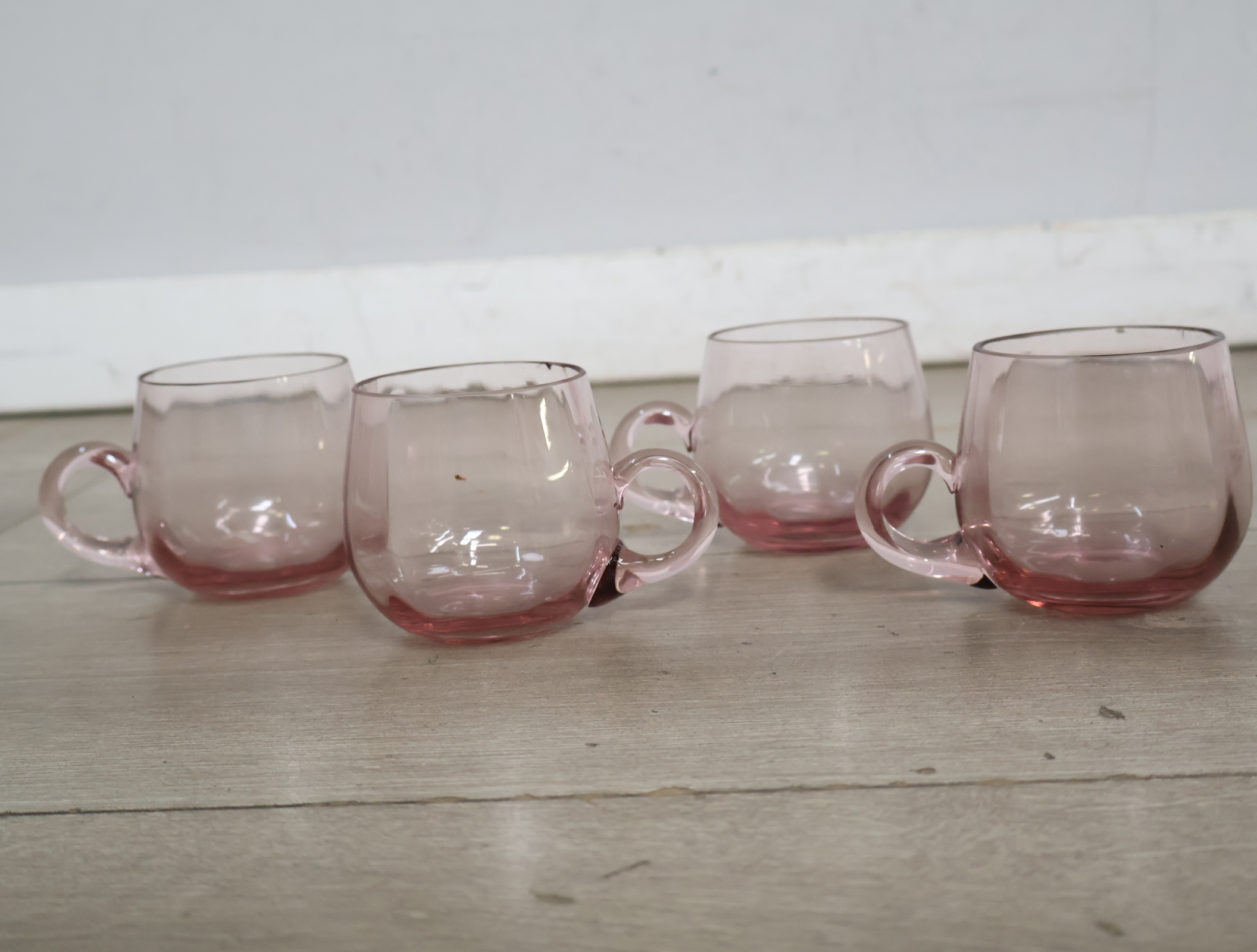 Glazen punchbowl met vier bijpassende bekers'' – foto 6 – kavel bij GSD Auctions, Zoeterwoude