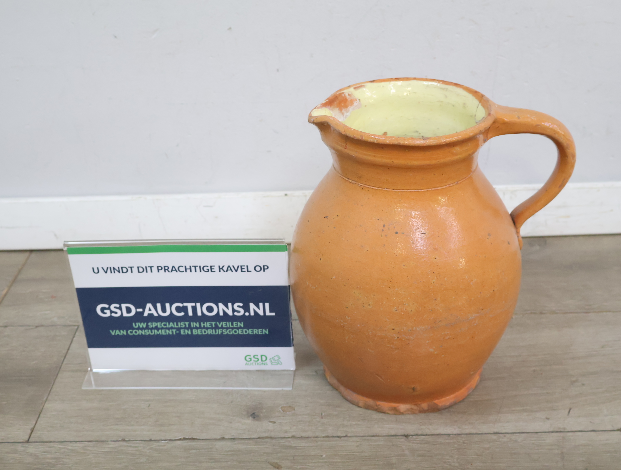 Aardewerk kruik met schenktuit'' – foto 2 – kavel bij GSD Auctions, Zoeterwoude