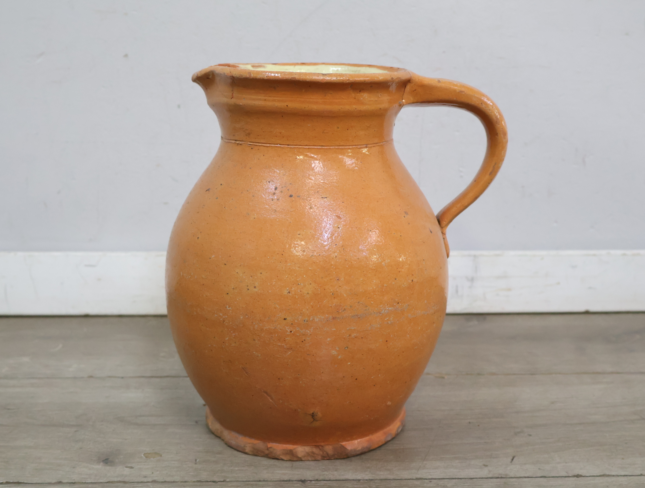 Aardewerk kruik met schenktuit'' – foto 3 – kavel bij GSD Auctions, Zoeterwoude