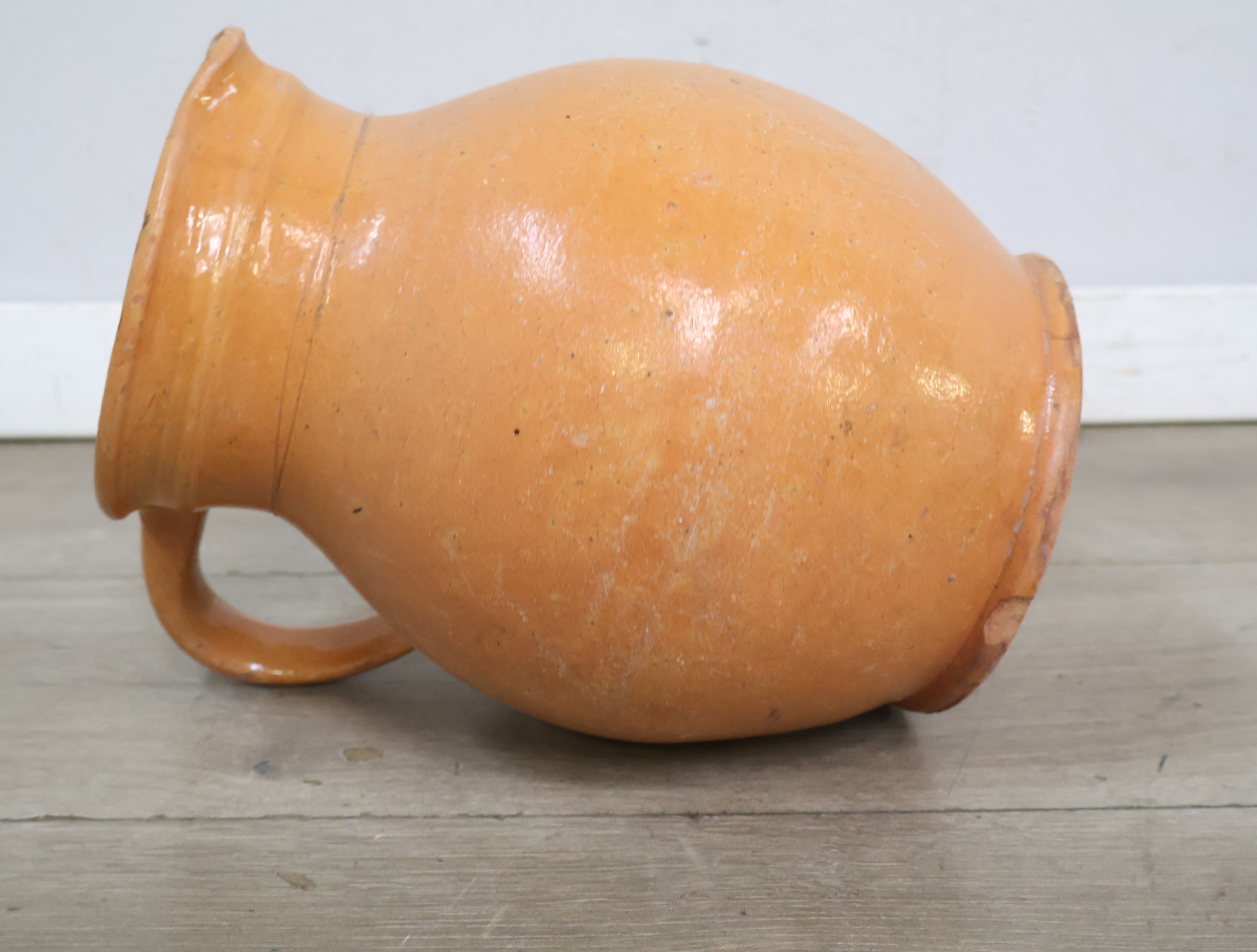 Aardewerk kruik met schenktuit'' – foto 9 – kavel bij GSD Auctions, Zoeterwoude