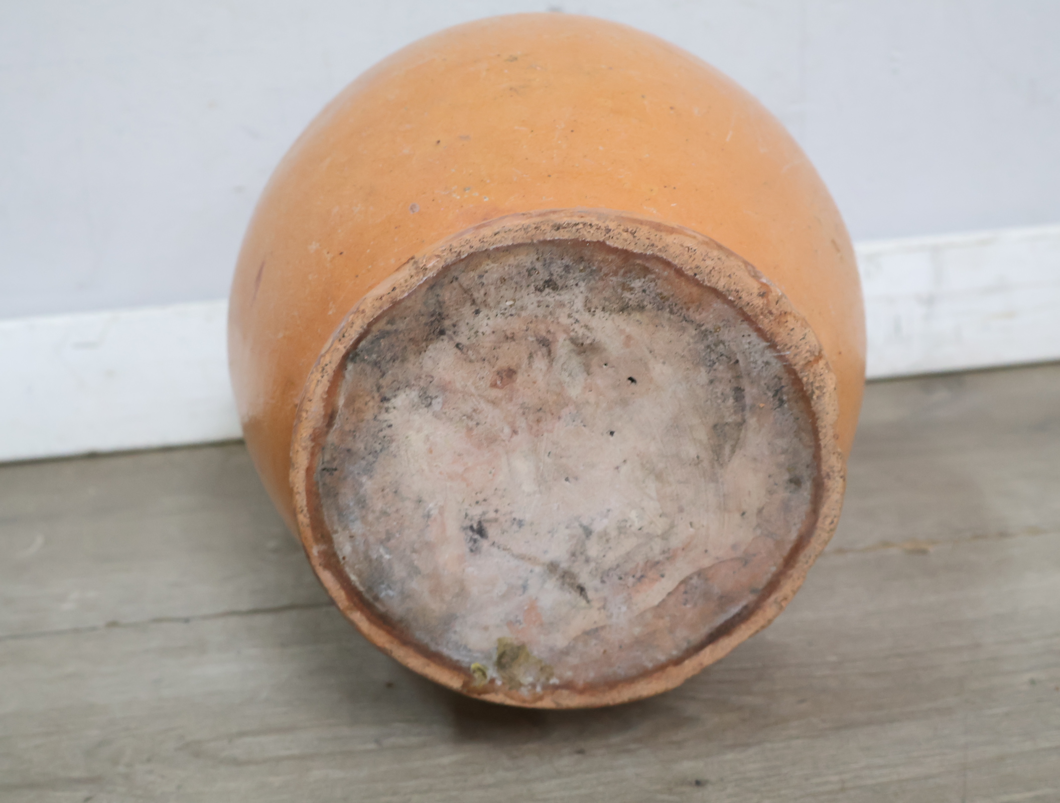 Aardewerk kruik met schenktuit'' – foto 10 – kavel bij GSD Auctions, Zoeterwoude
