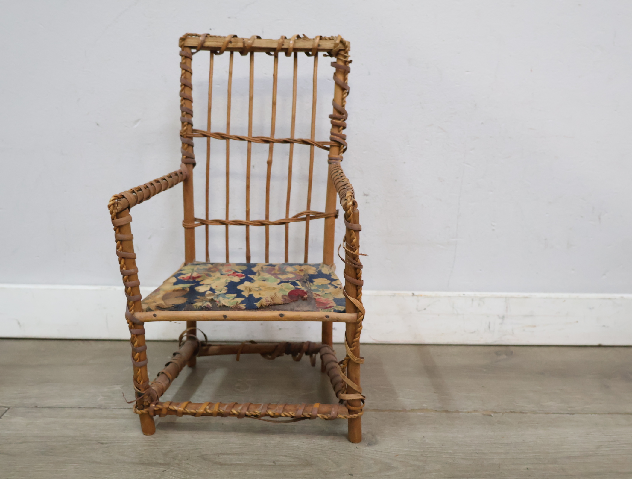 Vintage Rotan Poppenstoel met beklede zitting'' – foto 4 – kavel bij GSD Auctions, Zoeterwoude