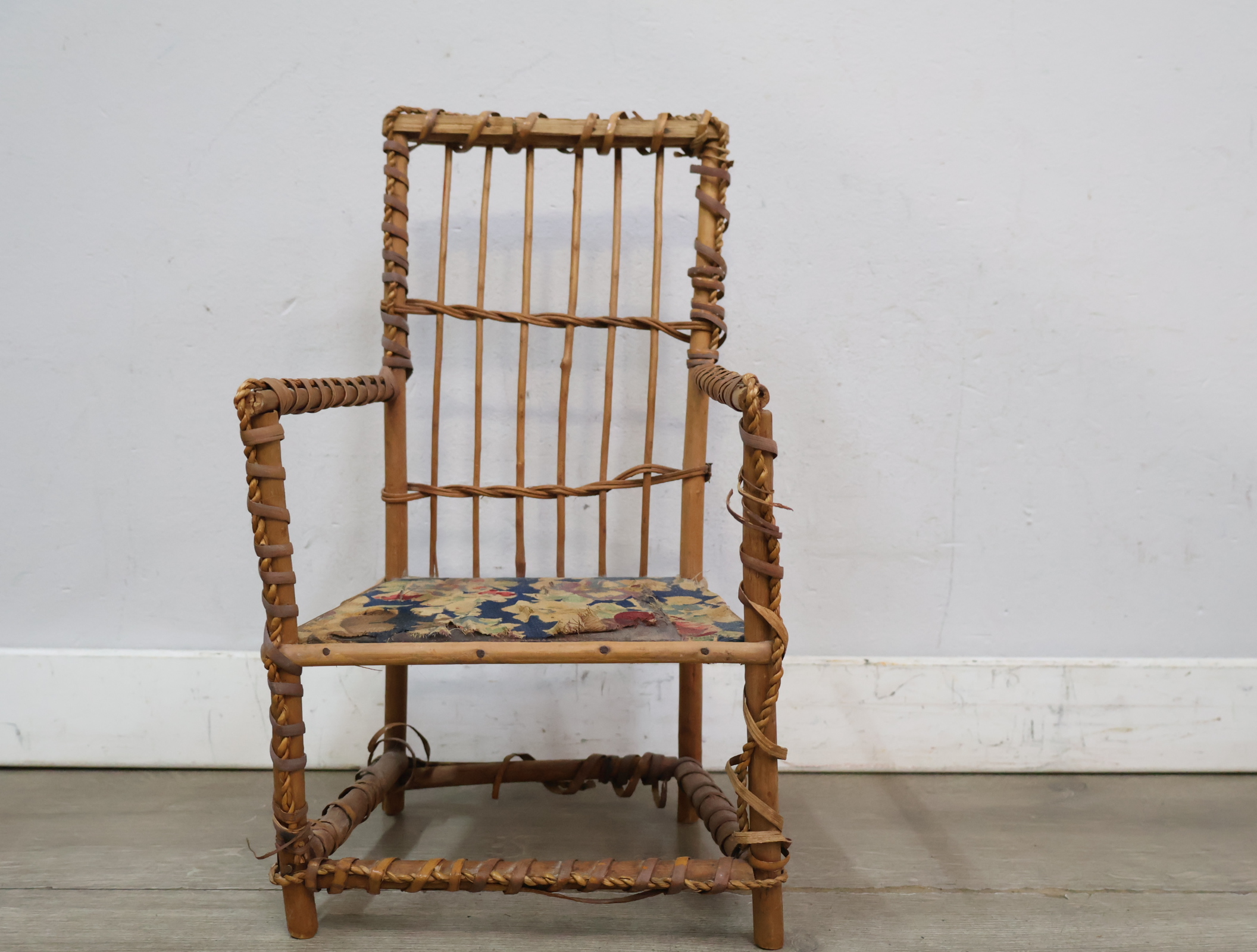 Vintage Rotan Poppenstoel met beklede zitting'' – foto 5 – kavel bij GSD Auctions, Zoeterwoude
