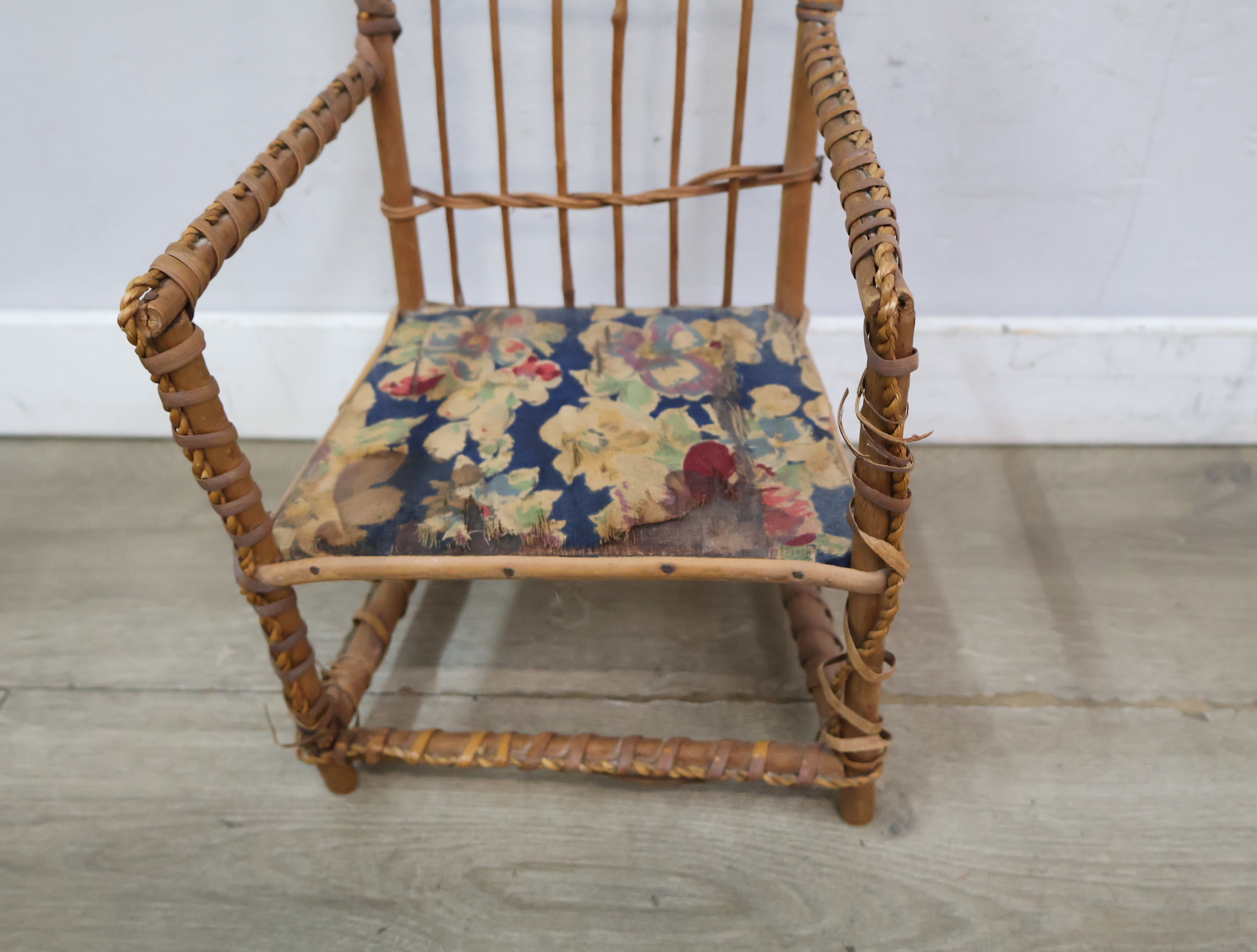 Vintage Rotan Poppenstoel met beklede zitting'' – foto 6 – kavel bij GSD Auctions, Zoeterwoude