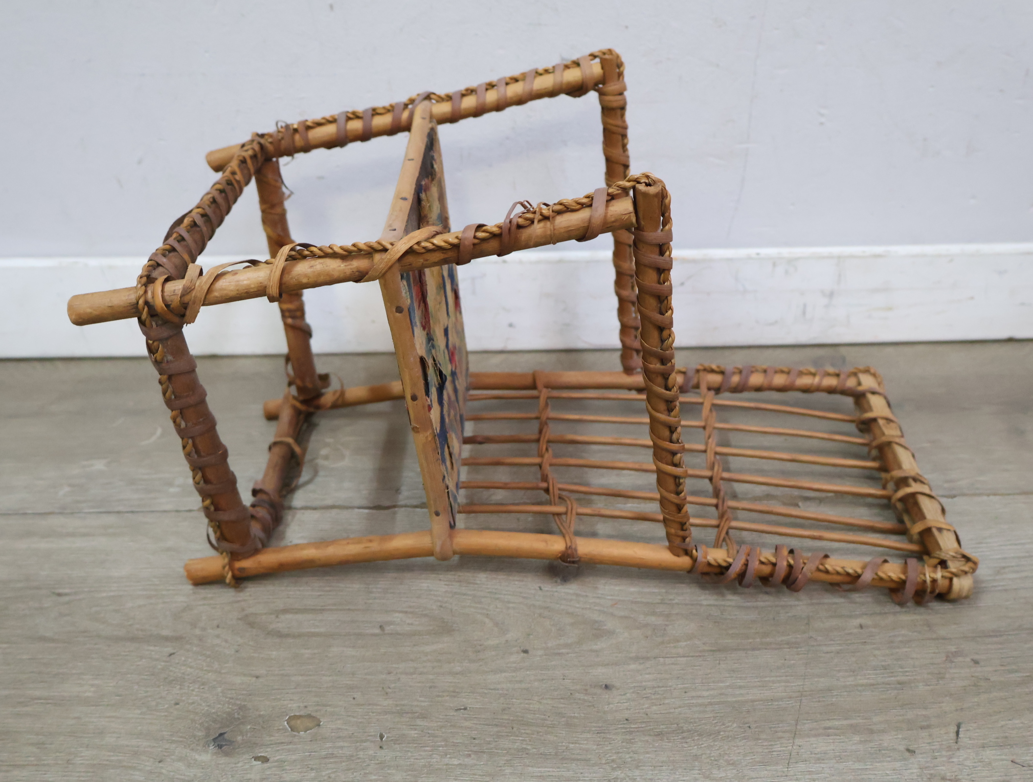 Vintage Rotan Poppenstoel met beklede zitting'' – foto 10 – kavel bij GSD Auctions, Zoeterwoude