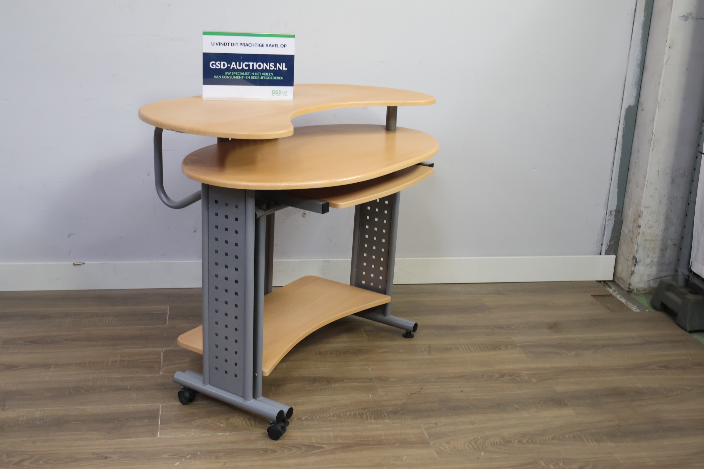 Bureau met meerdere schappen'' – kavel bij GSD Auctions, Zoeterwoude