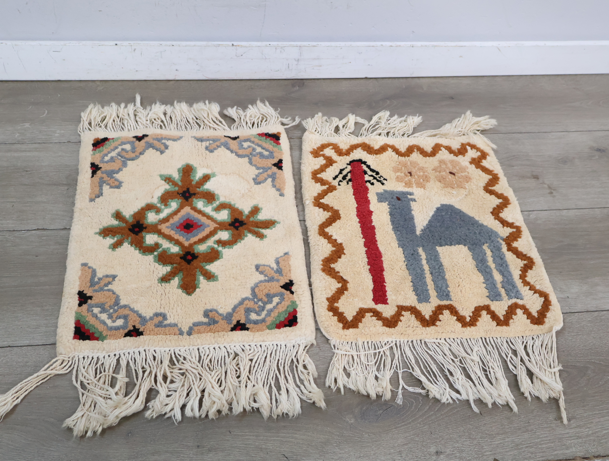 Set van 2 kleine wollen tapijtjes met franjes'' – foto 3 – kavel bij GSD Auctions, Zoeterwoude