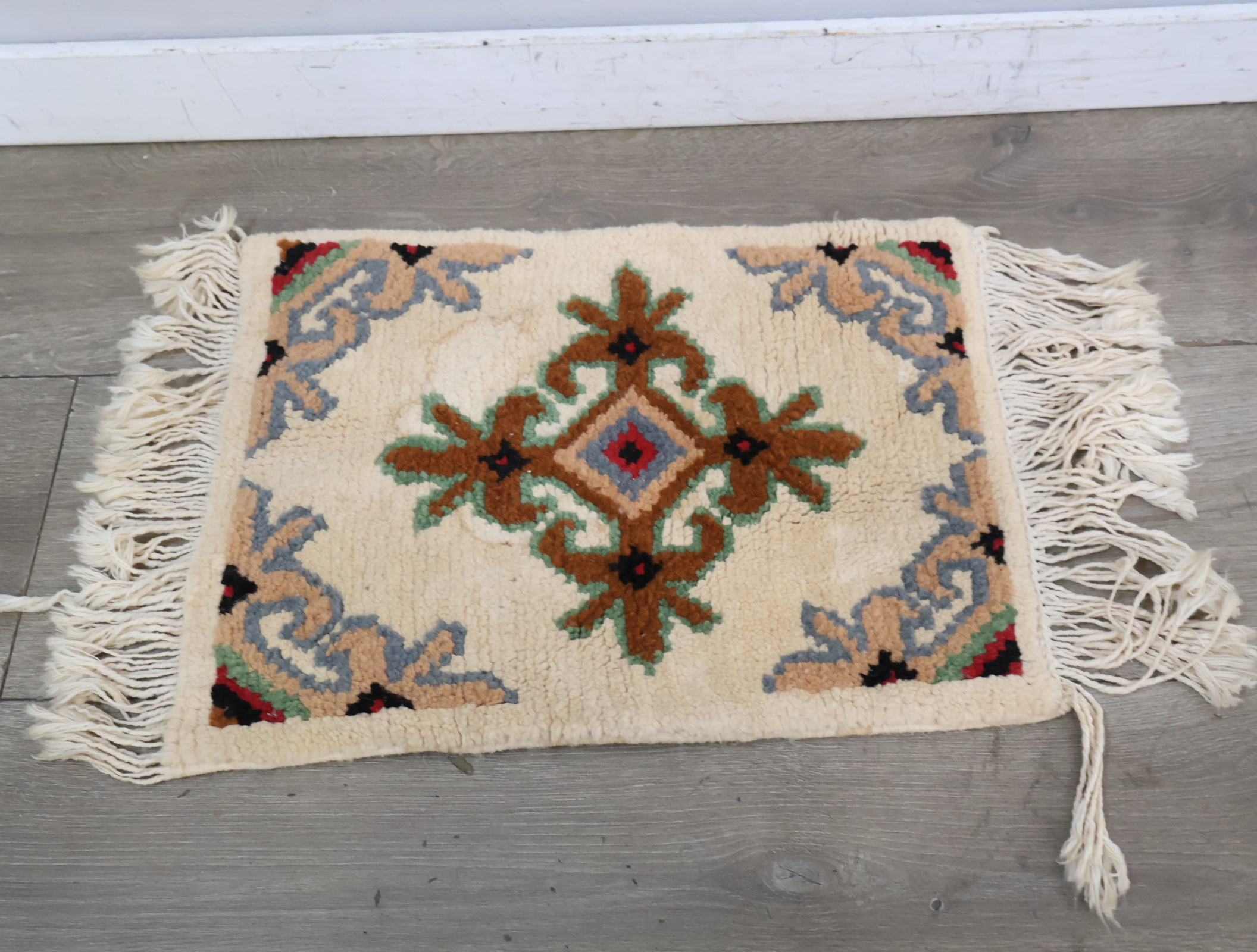 Set van 2 kleine wollen tapijtjes met franjes'' – foto 5 – kavel bij GSD Auctions, Zoeterwoude
