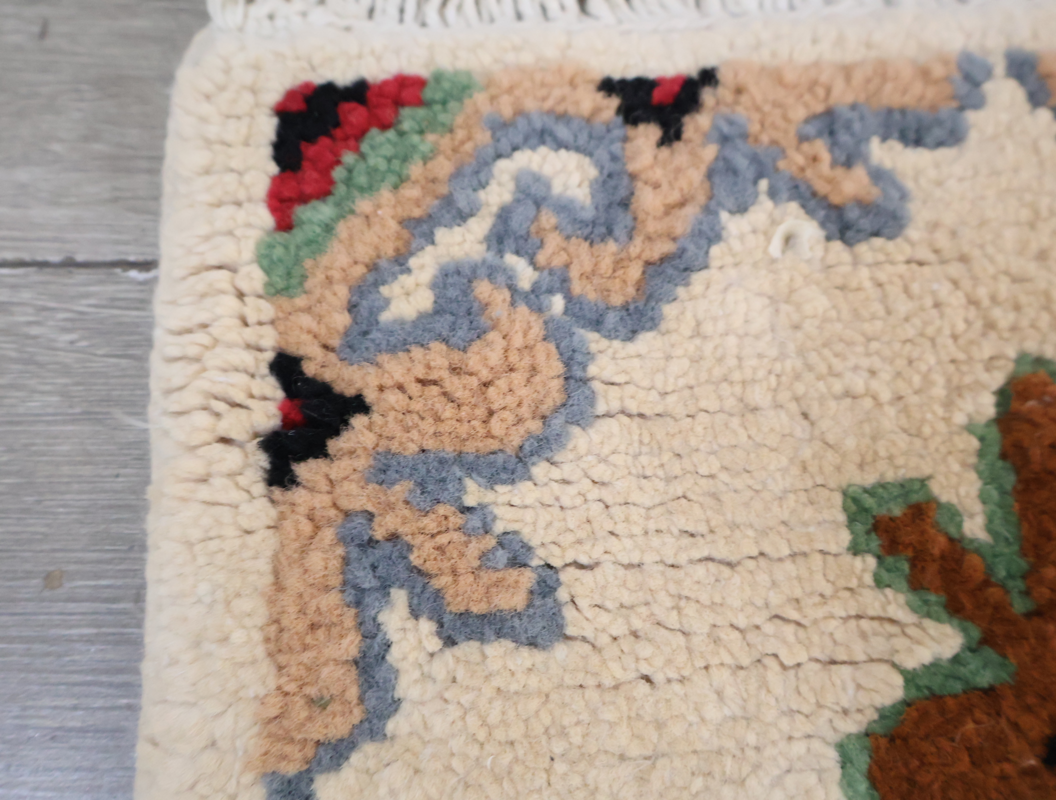 Set van 2 kleine wollen tapijtjes met franjes'' – foto 7 – kavel bij GSD Auctions, Zoeterwoude