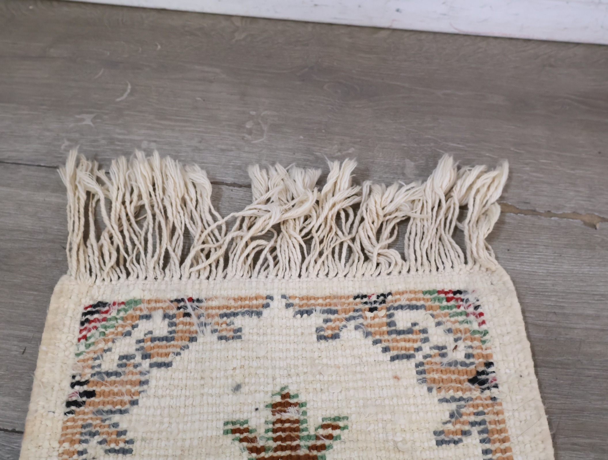 Set van 2 kleine wollen tapijtjes met franjes'' – foto 10 – kavel bij GSD Auctions, Zoeterwoude
