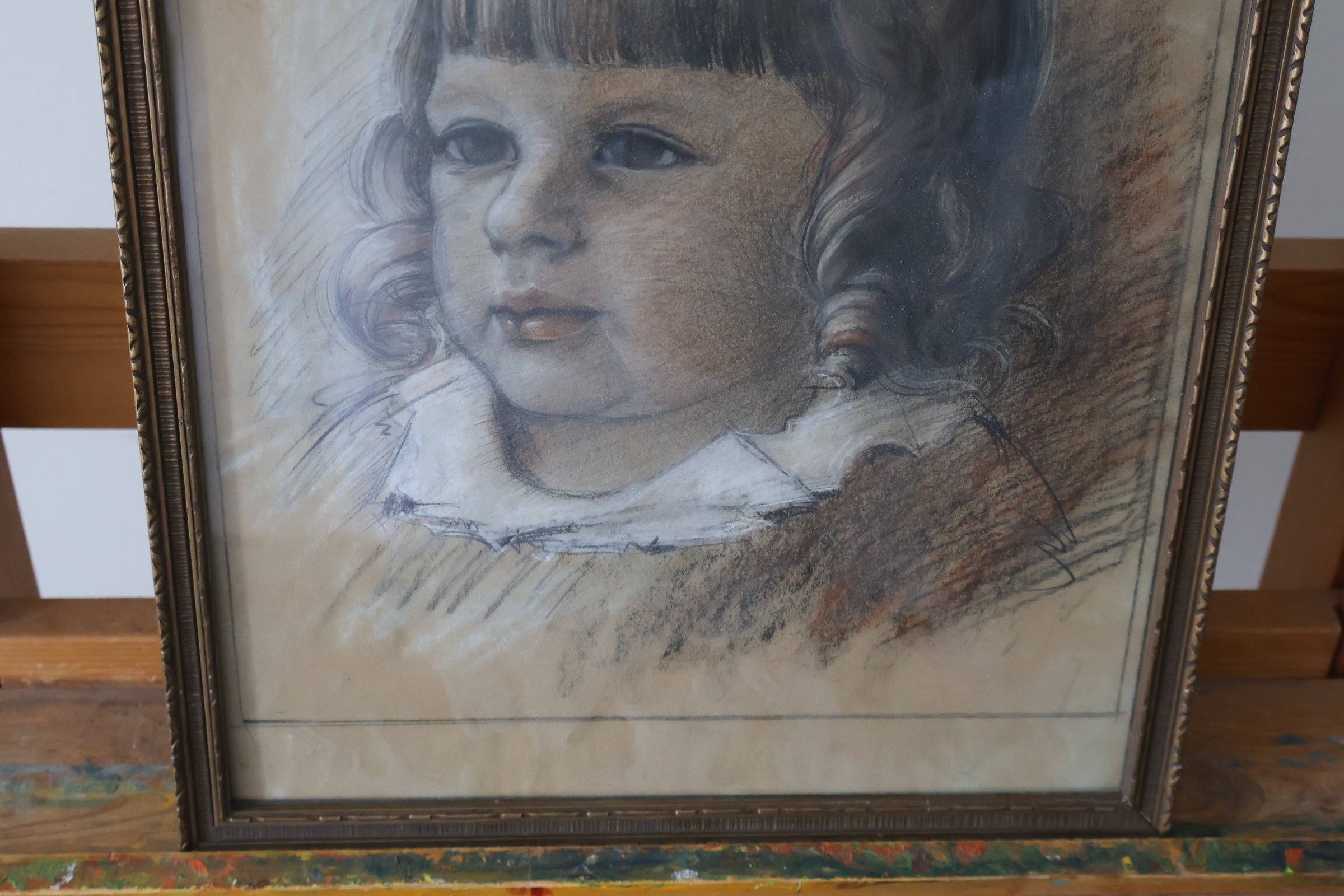 Tekening van kind in lijst'' – foto 5 – kavel bij GSD Auctions, Zoeterwoude