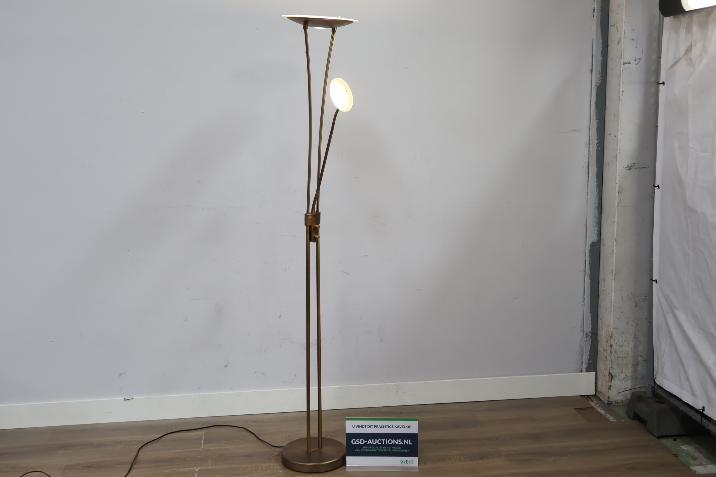 Staande leeslamp met dimbare spot'' – kavel bij GSD Auctions, Zoeterwoude