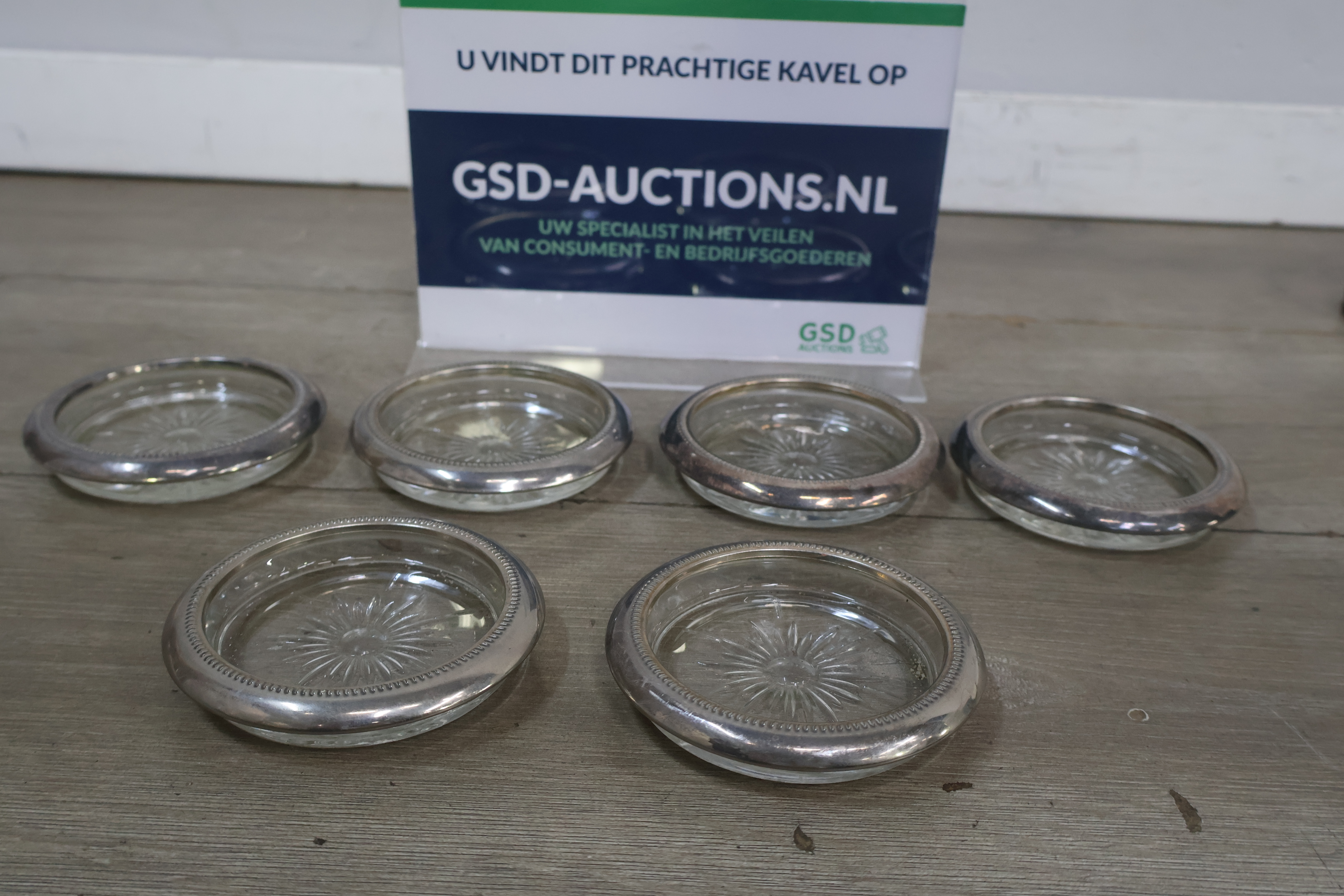 Zes Kristallen onderzetters met metalen rand'' – foto 2 – kavel bij GSD Auctions, Zoeterwoude