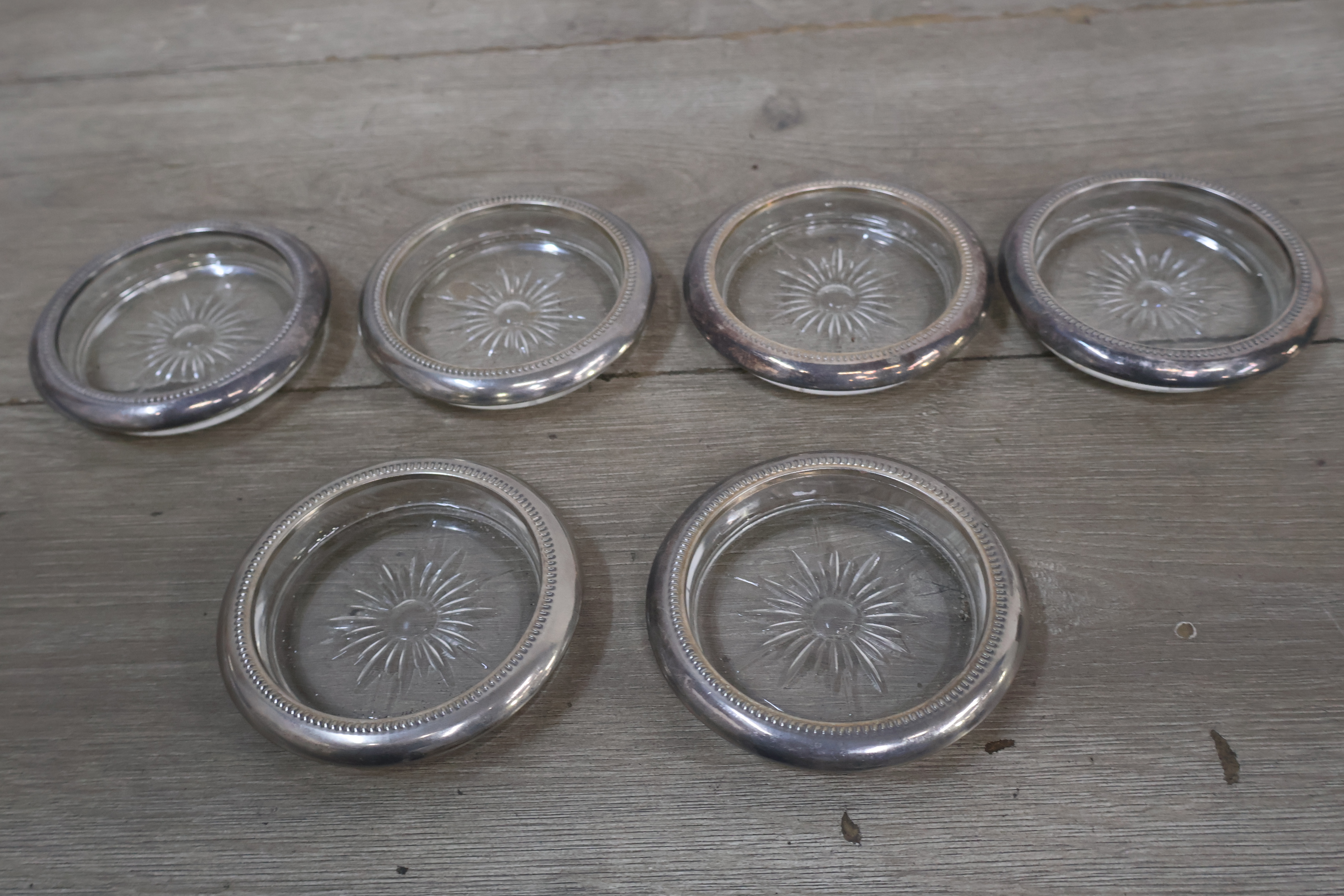 Zes Kristallen onderzetters met metalen rand'' – foto 3 – kavel bij GSD Auctions, Zoeterwoude