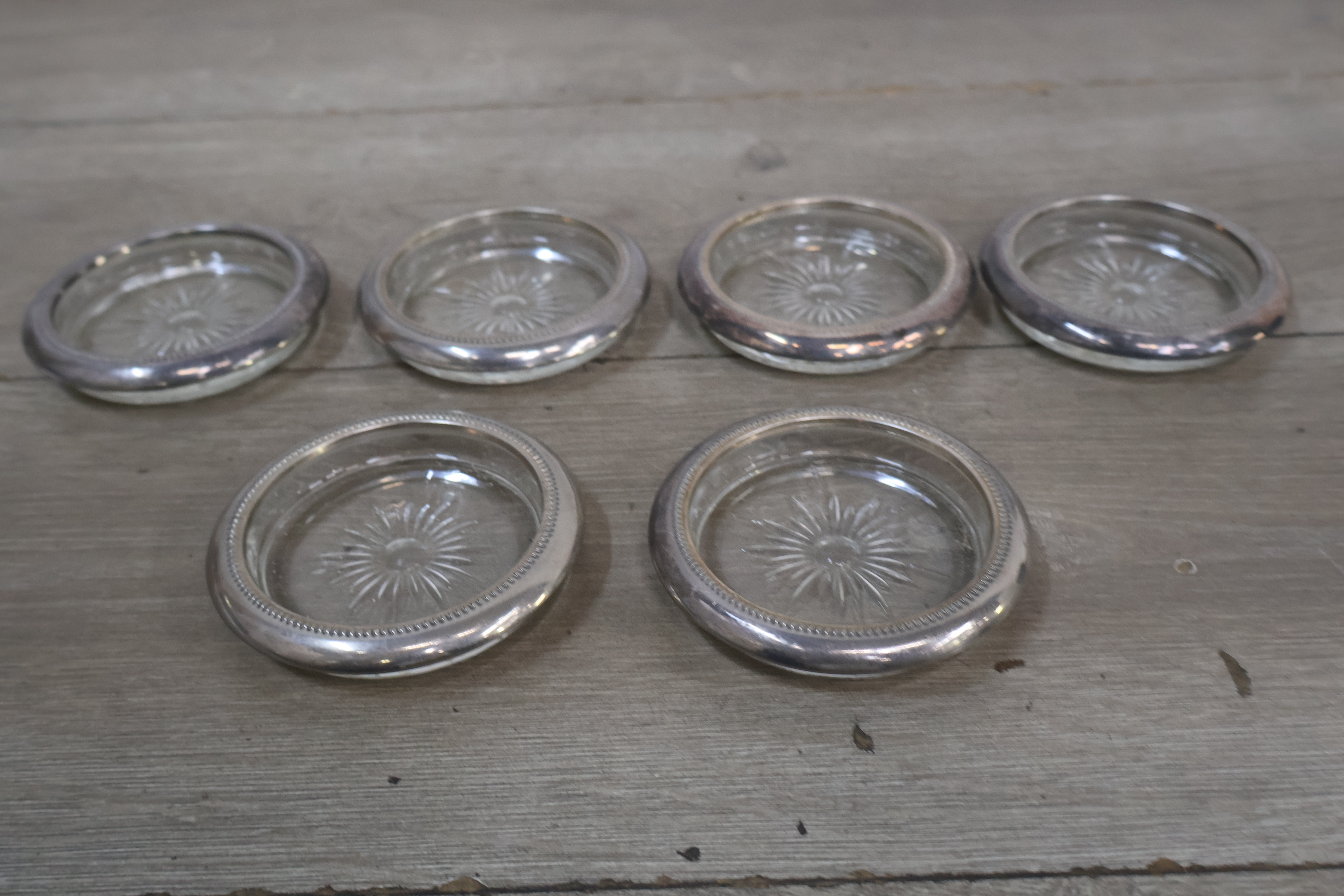 Zes Kristallen onderzetters met metalen rand'' – foto 4 – kavel bij GSD Auctions, Zoeterwoude