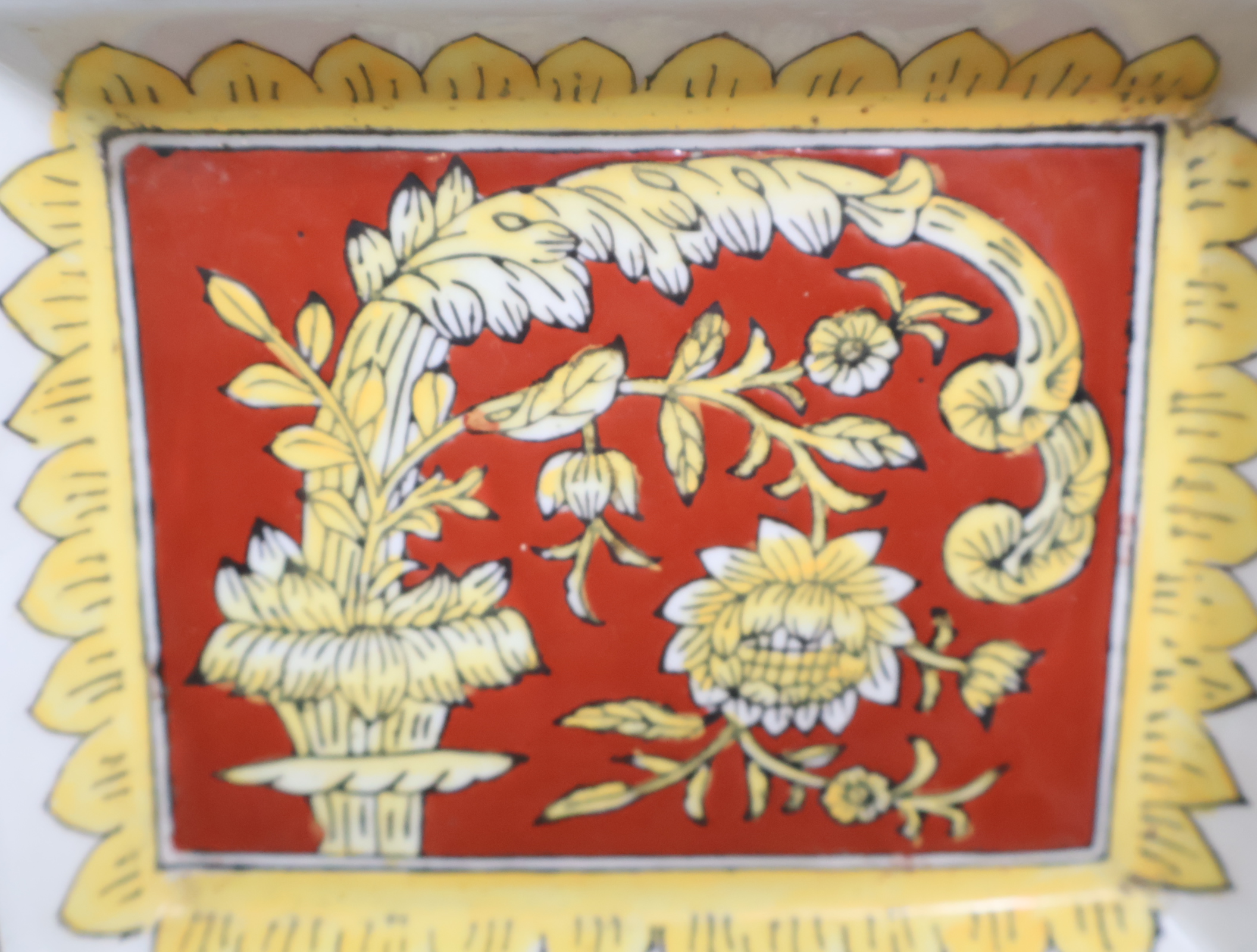 Set van twee rood met goud versierde asbakken'' – foto 7 – kavel bij GSD Auctions, Zoeterwoude