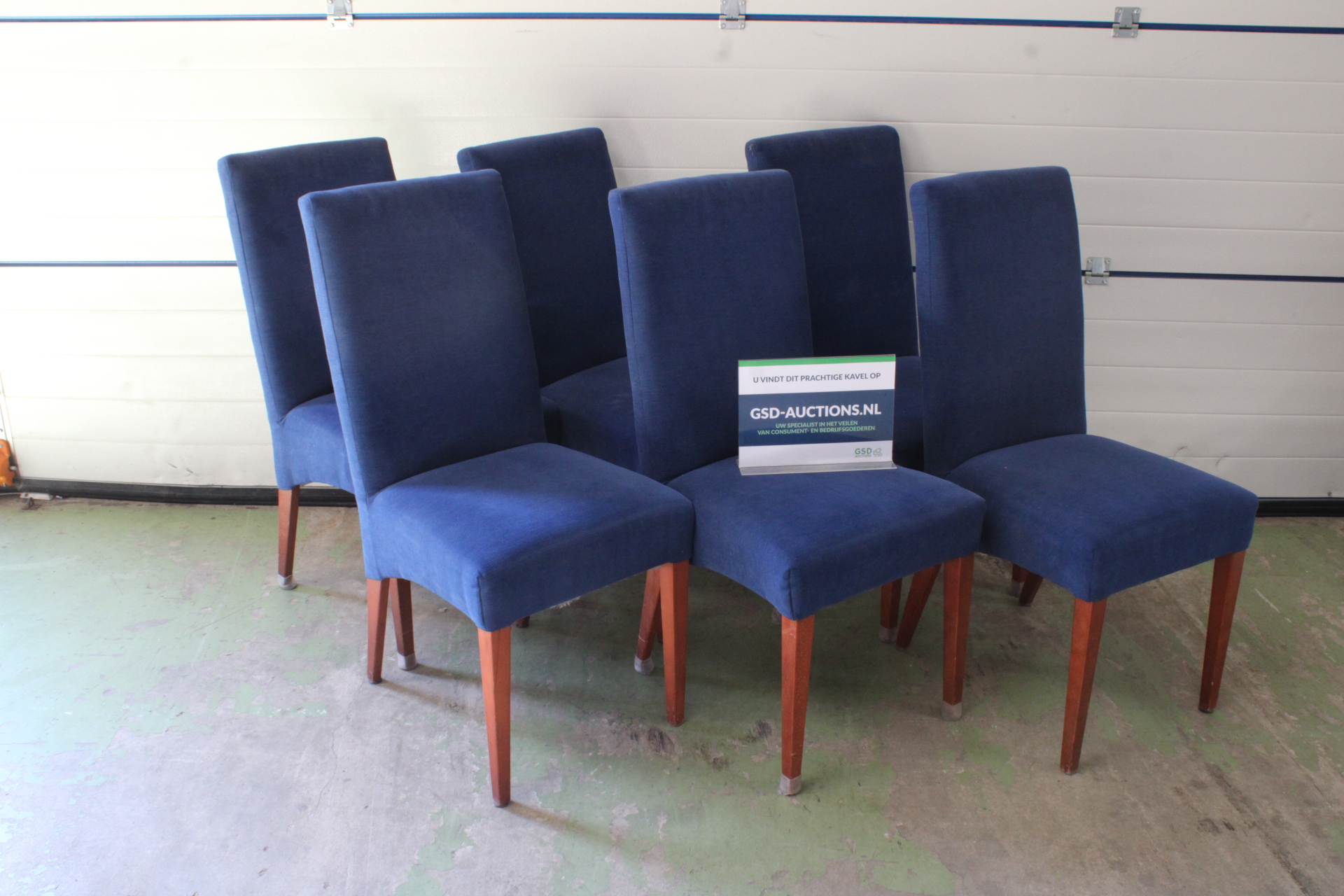 Set van zes blauwe eetkamerstoelen'' – kavel bij GSD Auctions, Zoeterwoude