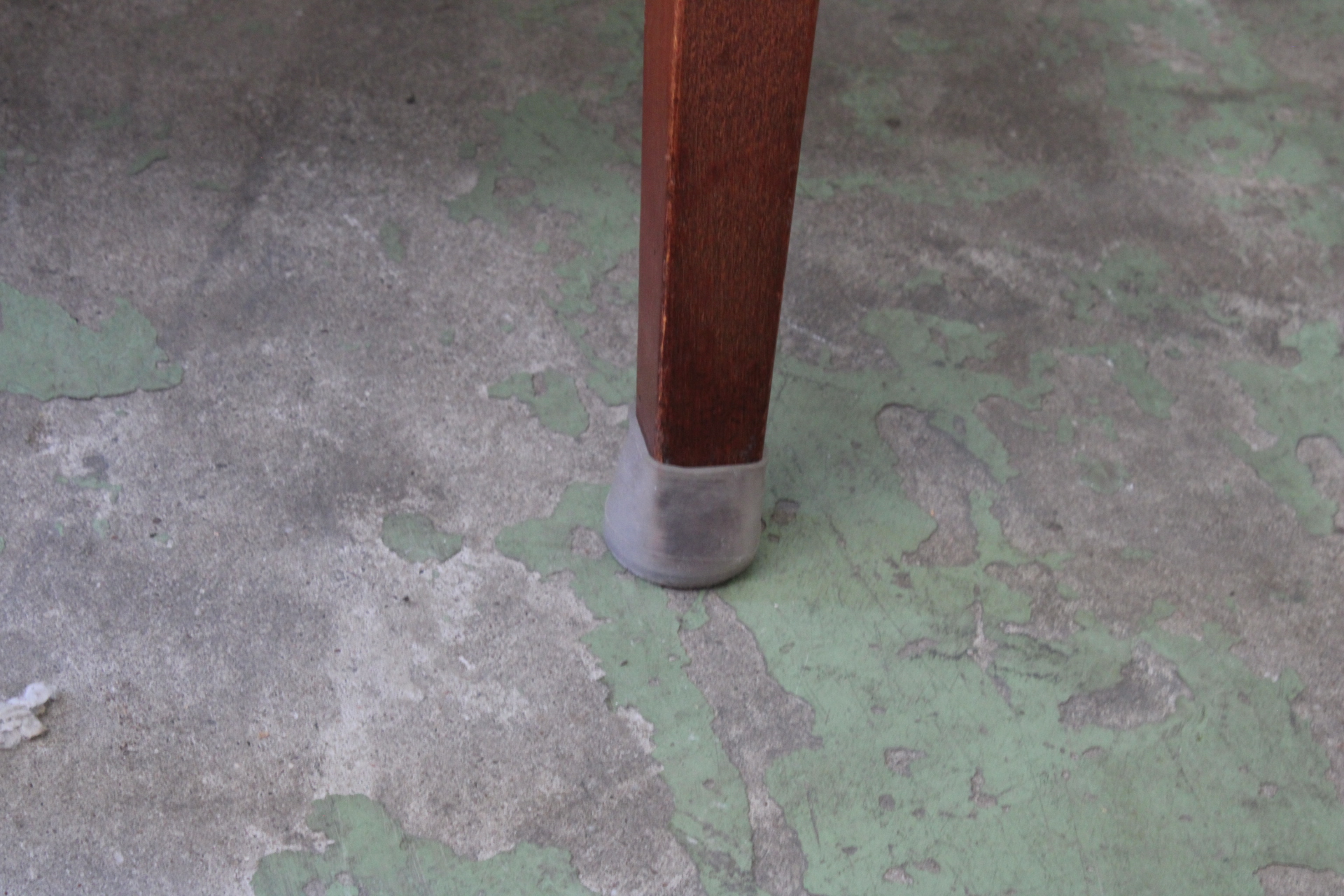 Set van zes blauwe eetkamerstoelen'' – foto 10 – kavel bij GSD Auctions, Zoeterwoude