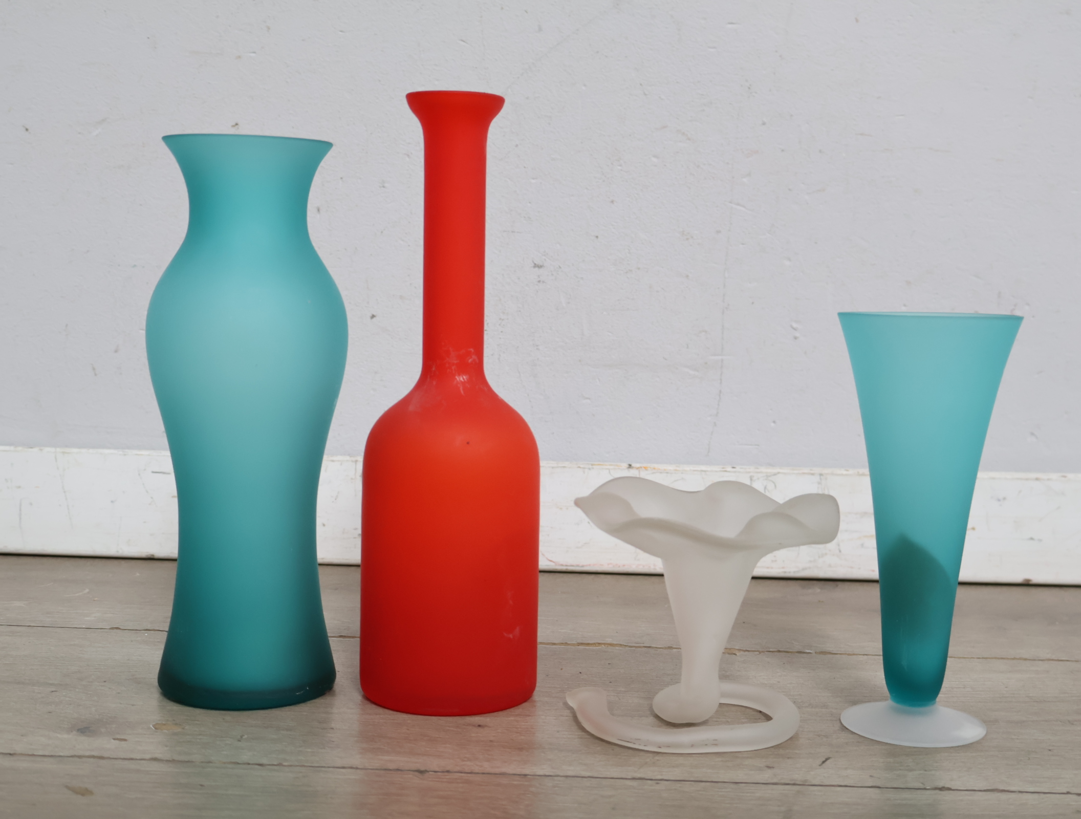 Set van vier gekleurde glazen vazen'' – foto 4 – kavel bij GSD Auctions, Zoeterwoude