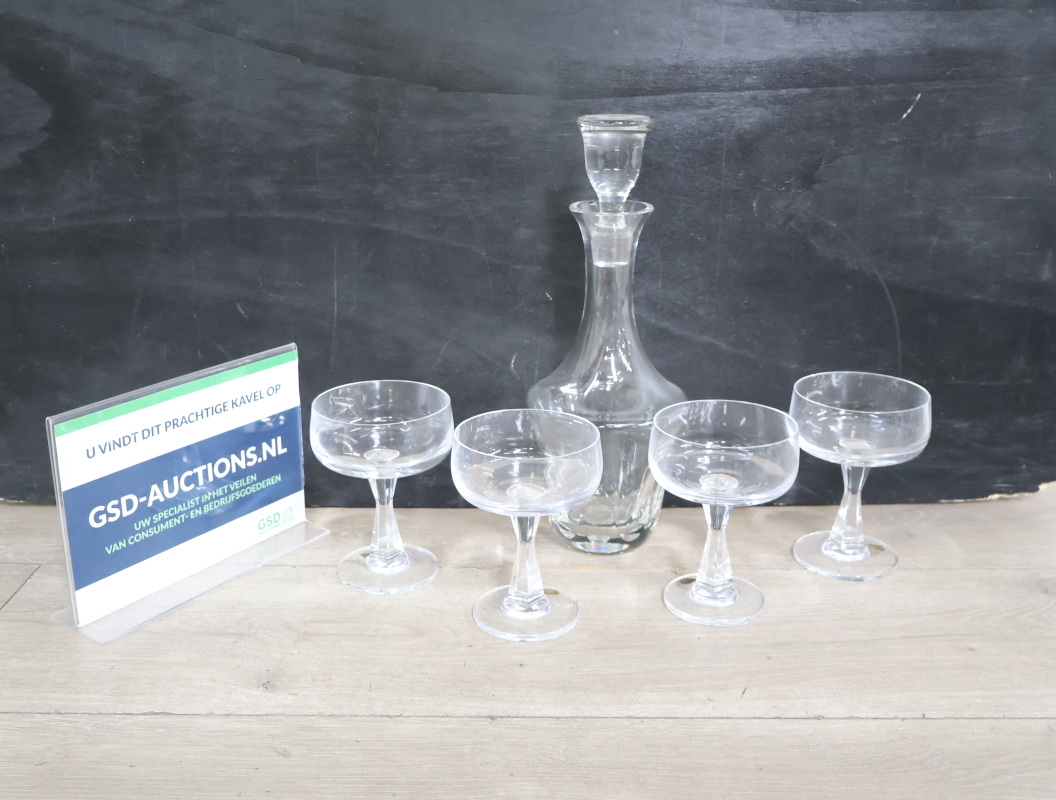 Kristallen karaf met 4 coupes'' – kavel bij GSD Auctions, Zoeterwoude
