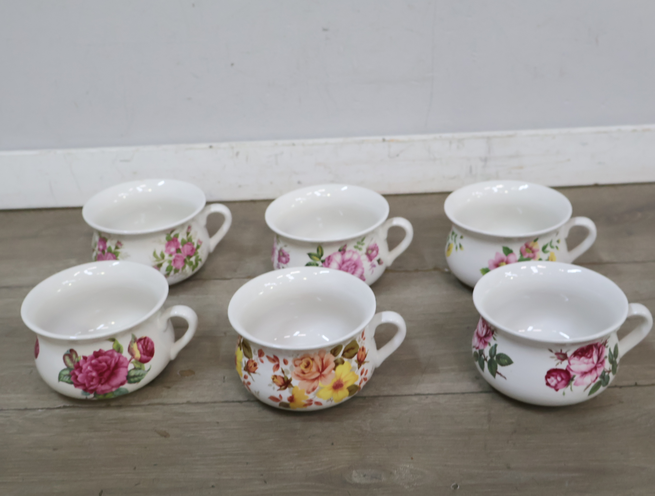 Porseleinen kopjes met bloemenmotief'' – foto 3 – kavel bij GSD Auctions, Zoeterwoude