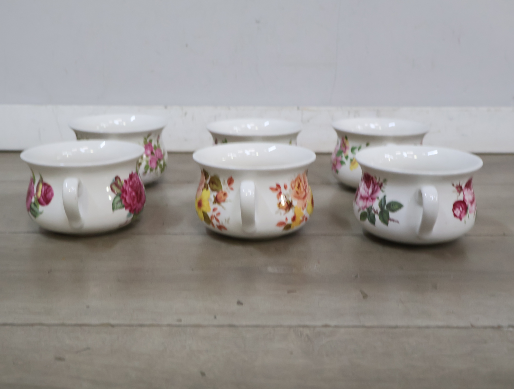 Porseleinen kopjes met bloemenmotief'' – foto 4 – kavel bij GSD Auctions, Zoeterwoude
