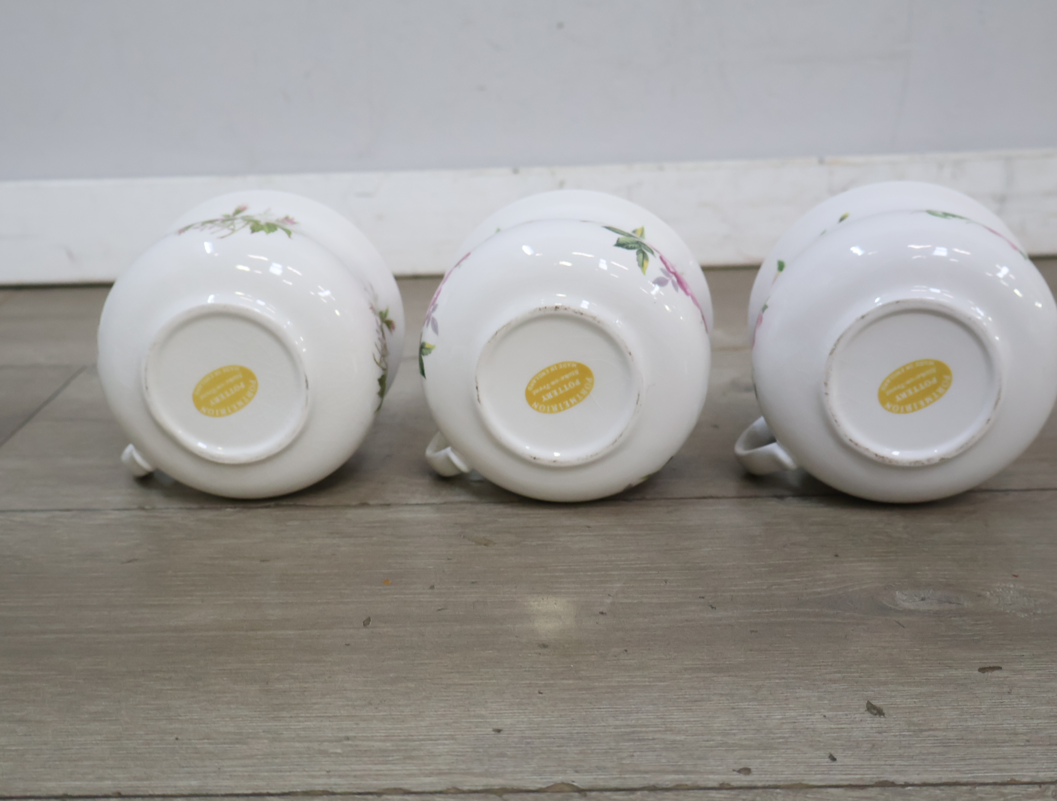 Porseleinen kopjes met bloemenmotief'' – foto 9 – kavel bij GSD Auctions, Zoeterwoude