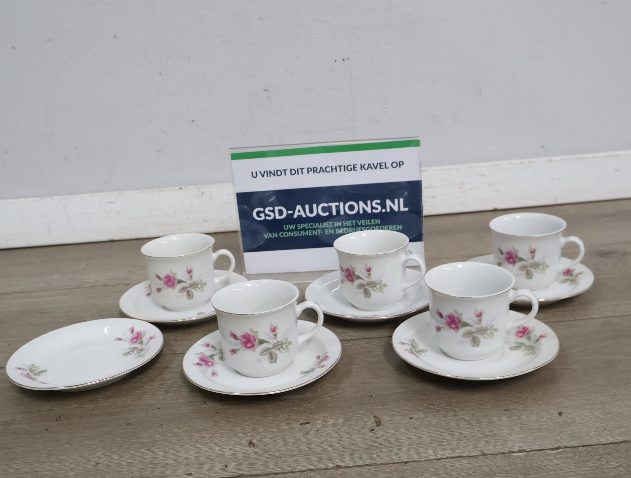 Theeservies met bloemmotief'' – kavel bij GSD Auctions, Zoeterwoude