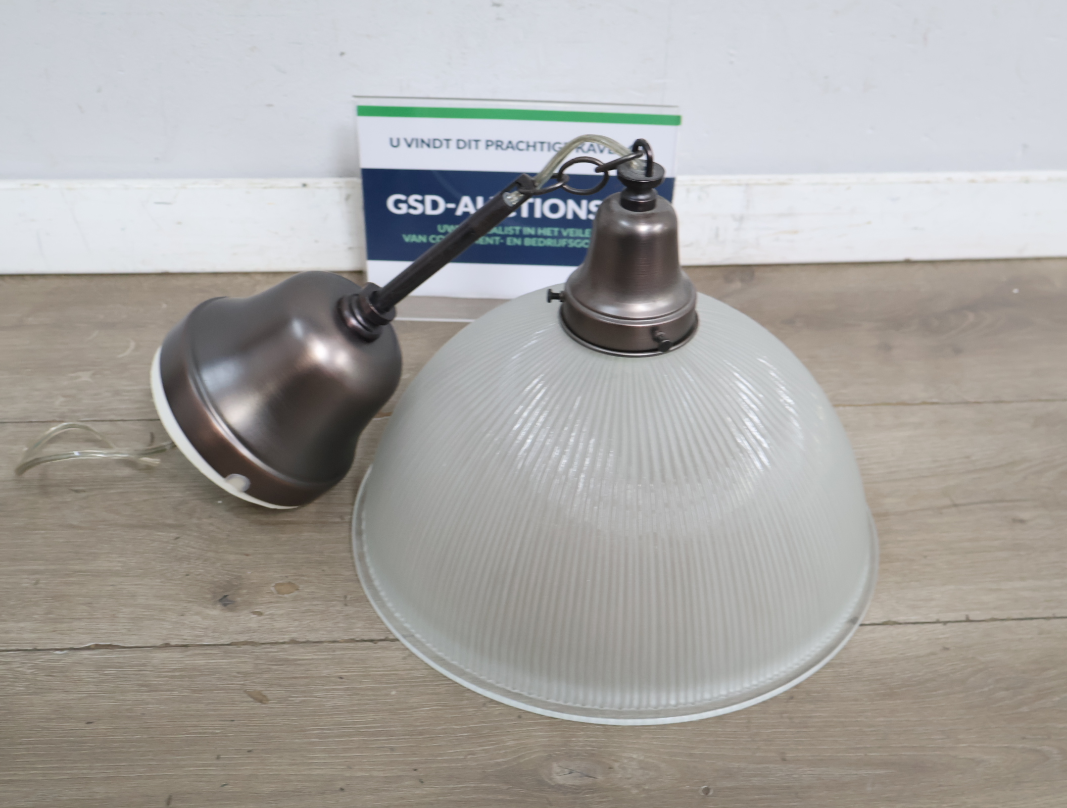 Hanglamp met glazen kap'' – foto 2 – kavel bij GSD Auctions, Zoeterwoude
