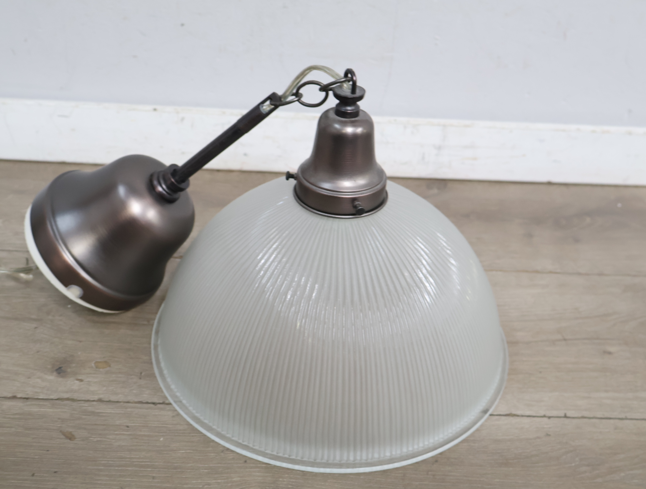 Hanglamp met glazen kap'' – foto 4 – kavel bij GSD Auctions, Zoeterwoude