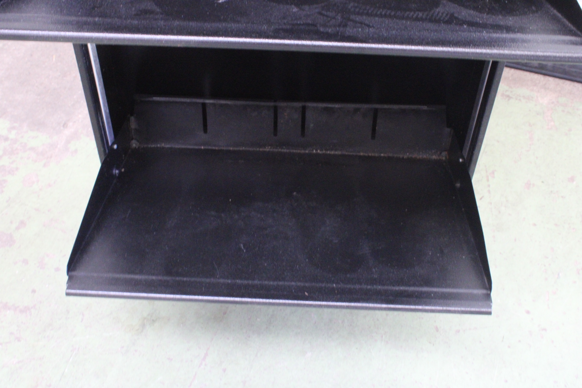 Metalen schoenenkast'' – foto 7 – kavel bij GSD Auctions, Zoeterwoude